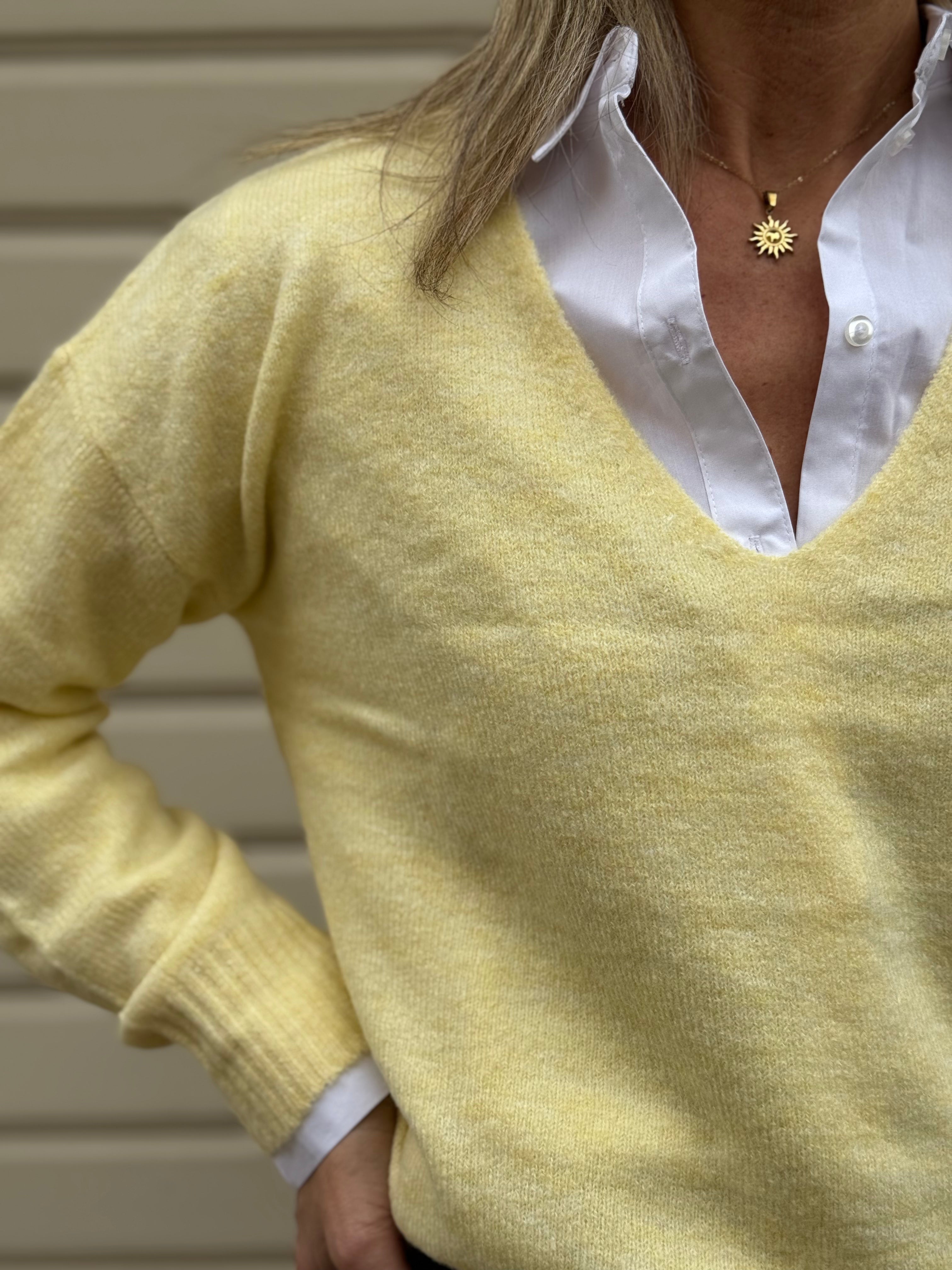 Maglia scollo v pastello 🖍️