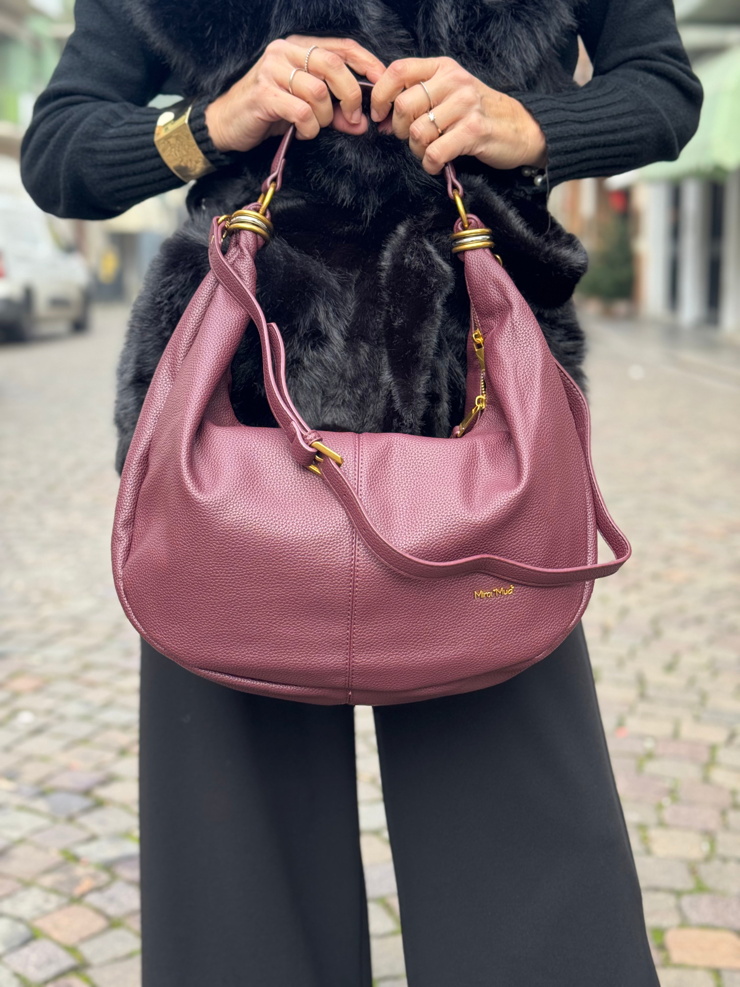 Borsa con anelli sui manici