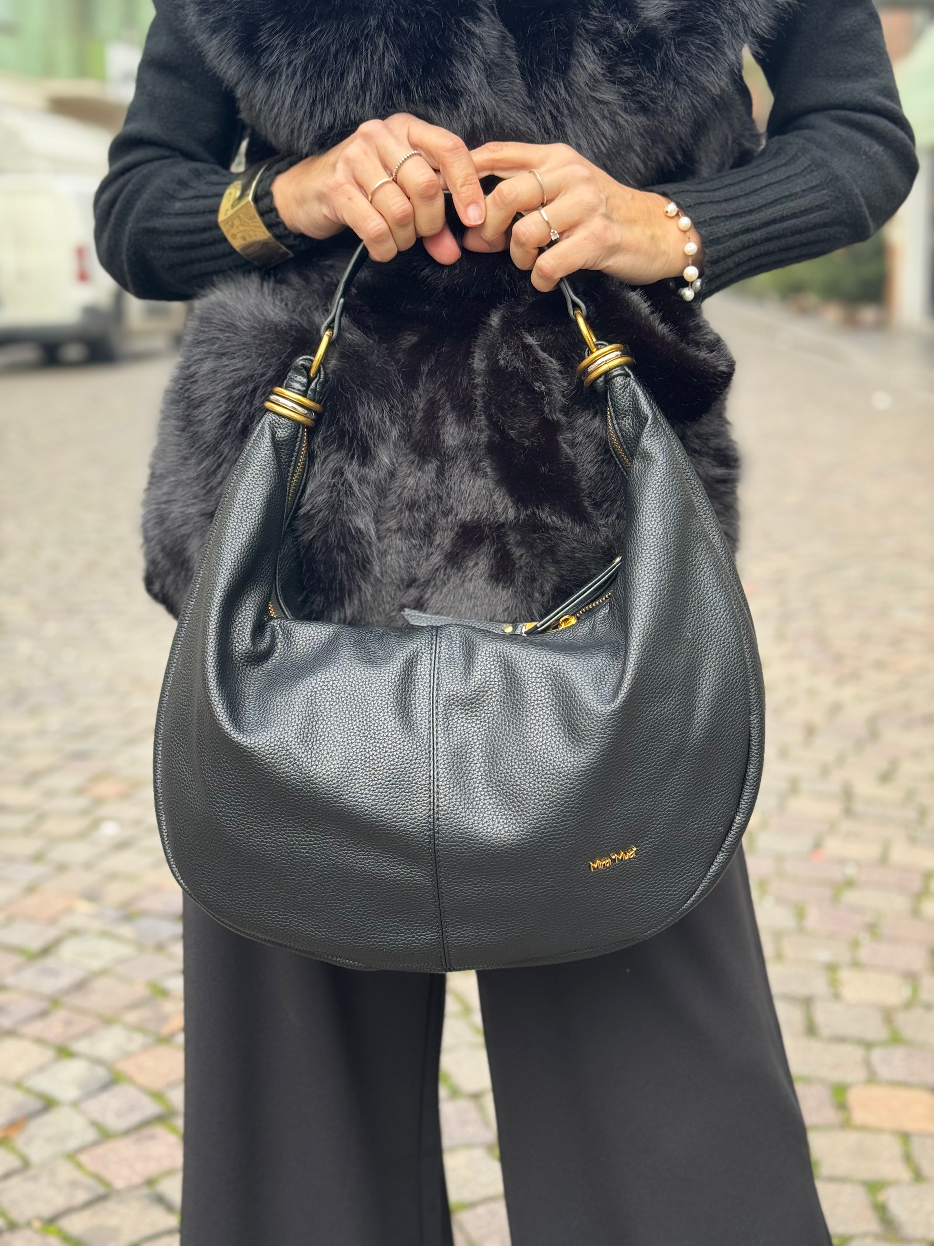 Borsa con anelli sui manici