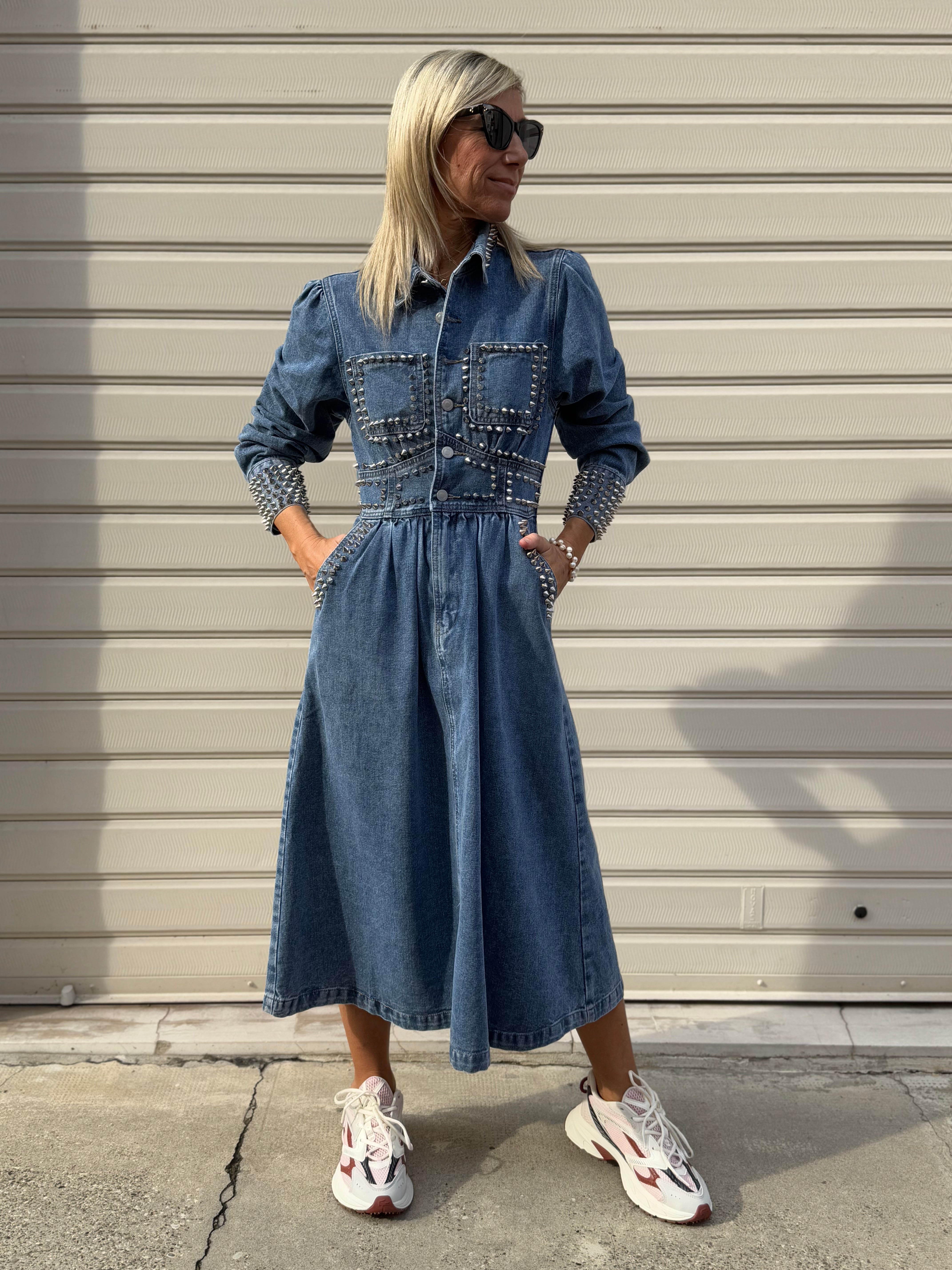 Abito denim borchie kontatto