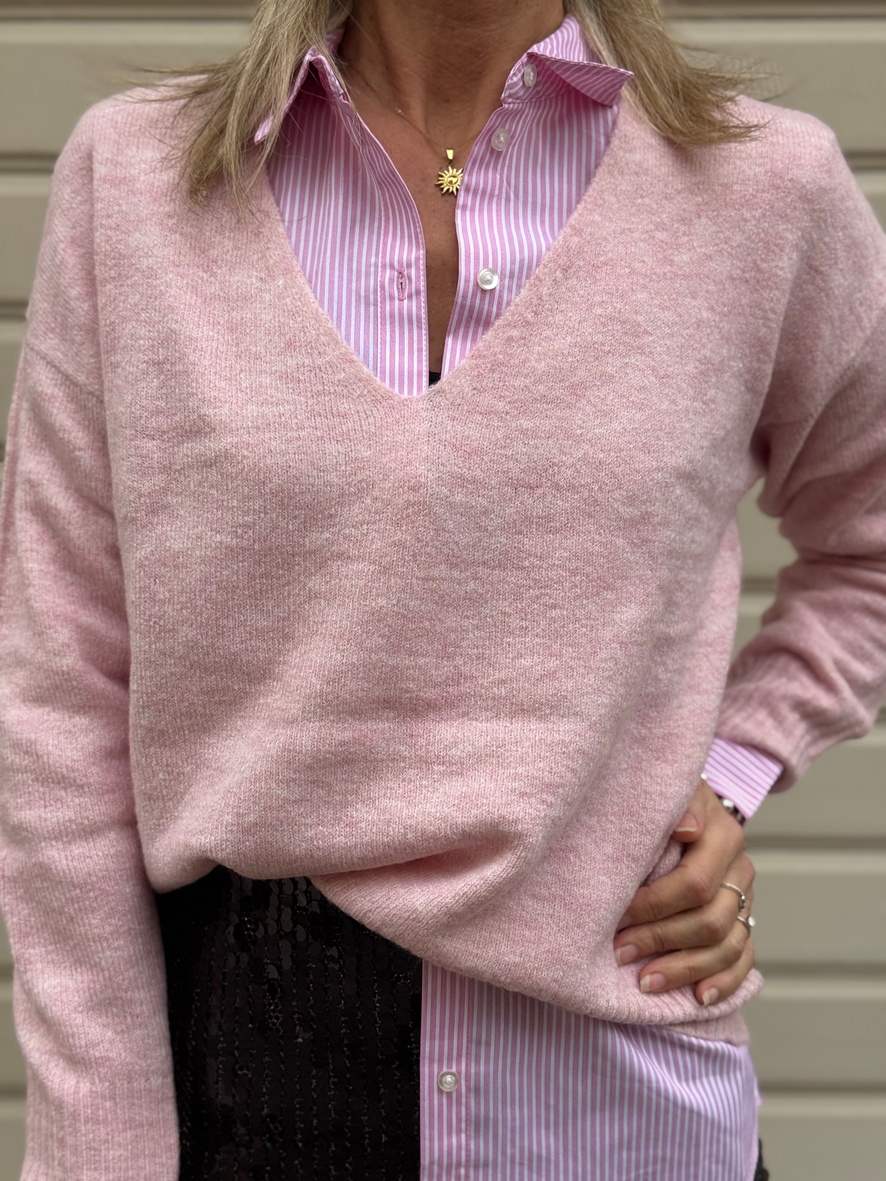 Maglia scollo v pastello 🖍️