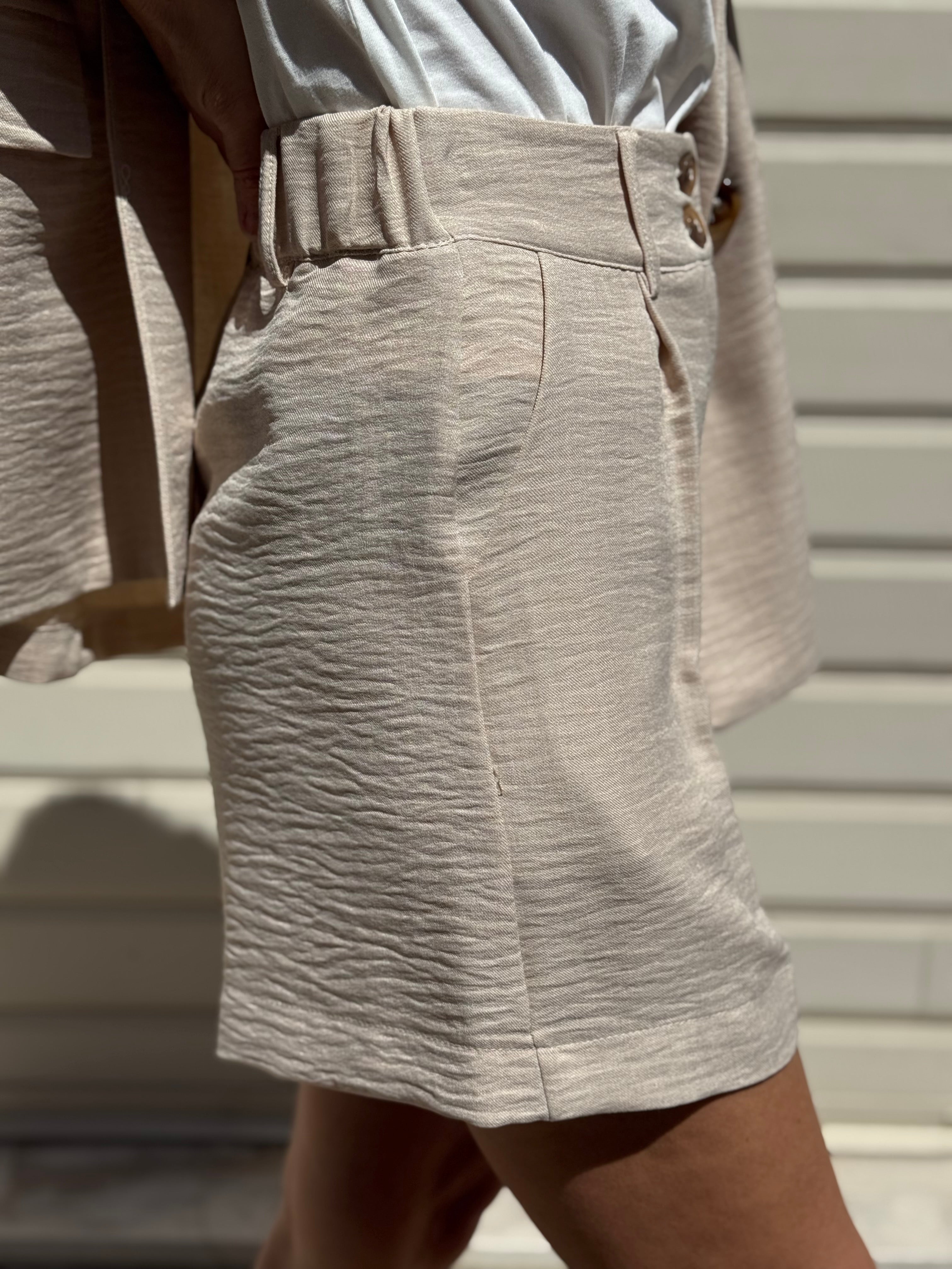 Shorts due bottoni artigli