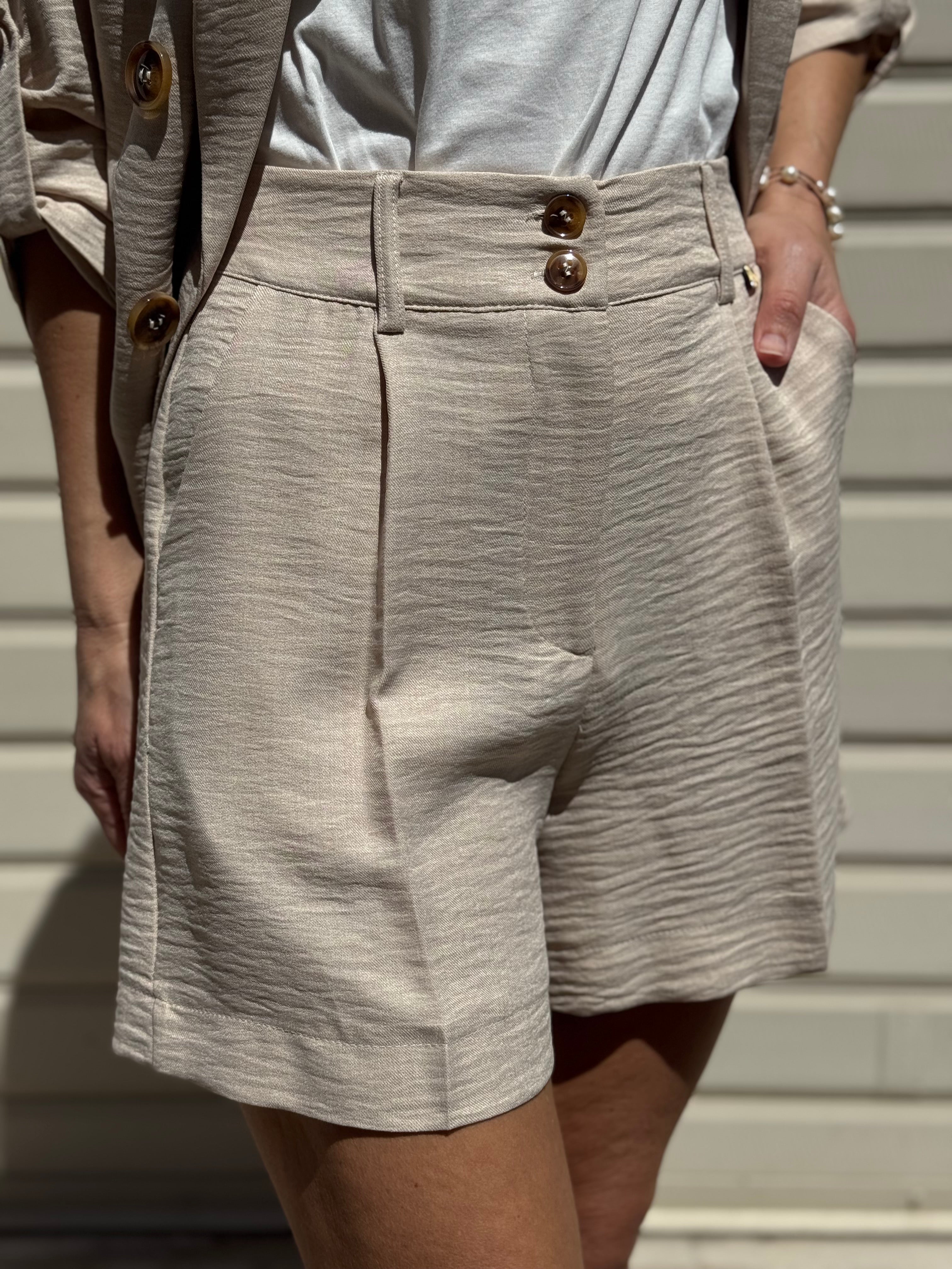 Shorts due bottoni artigli