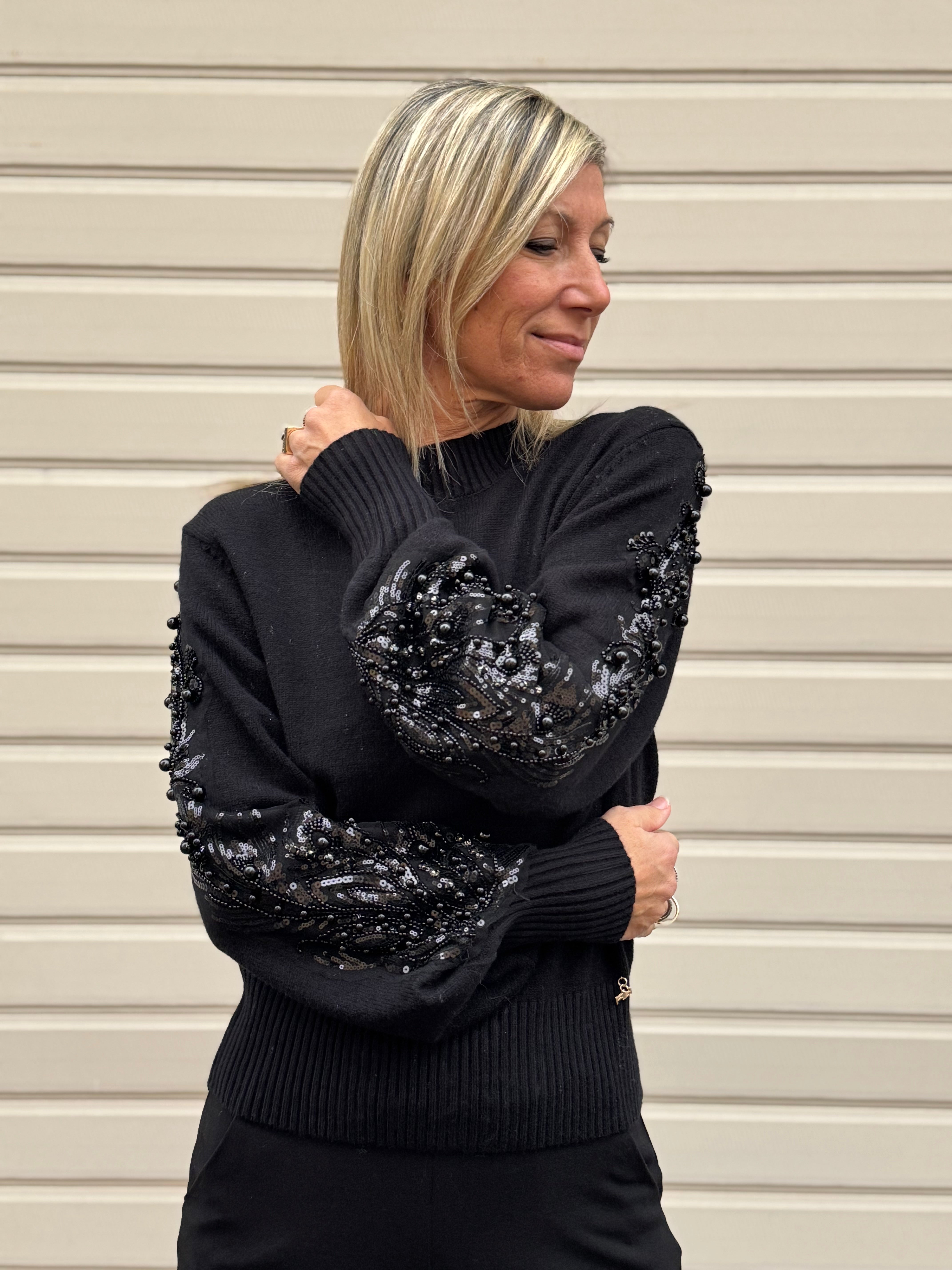 Girocollo maniche perle artigli