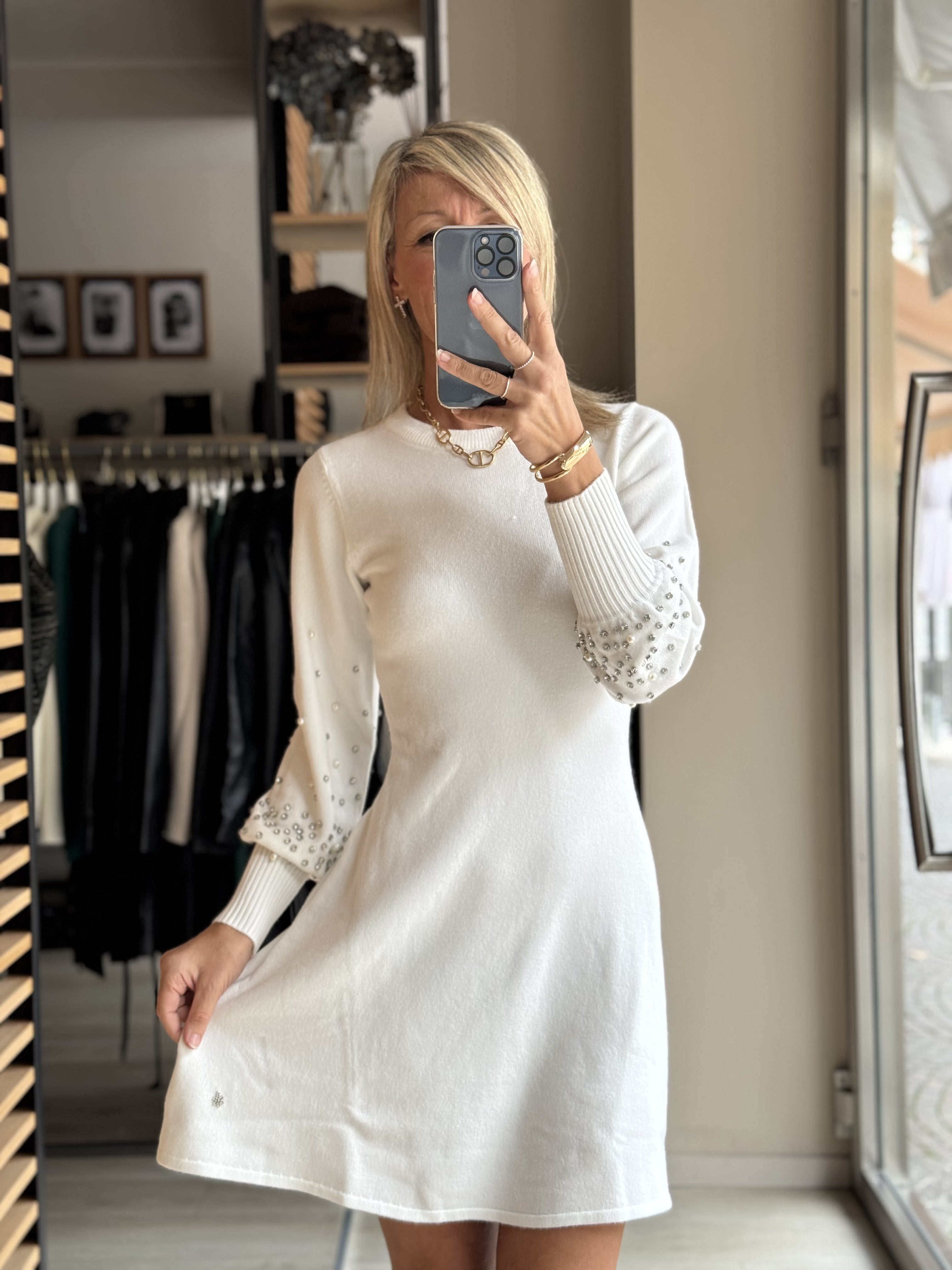 Abito in maglia con perle e strass