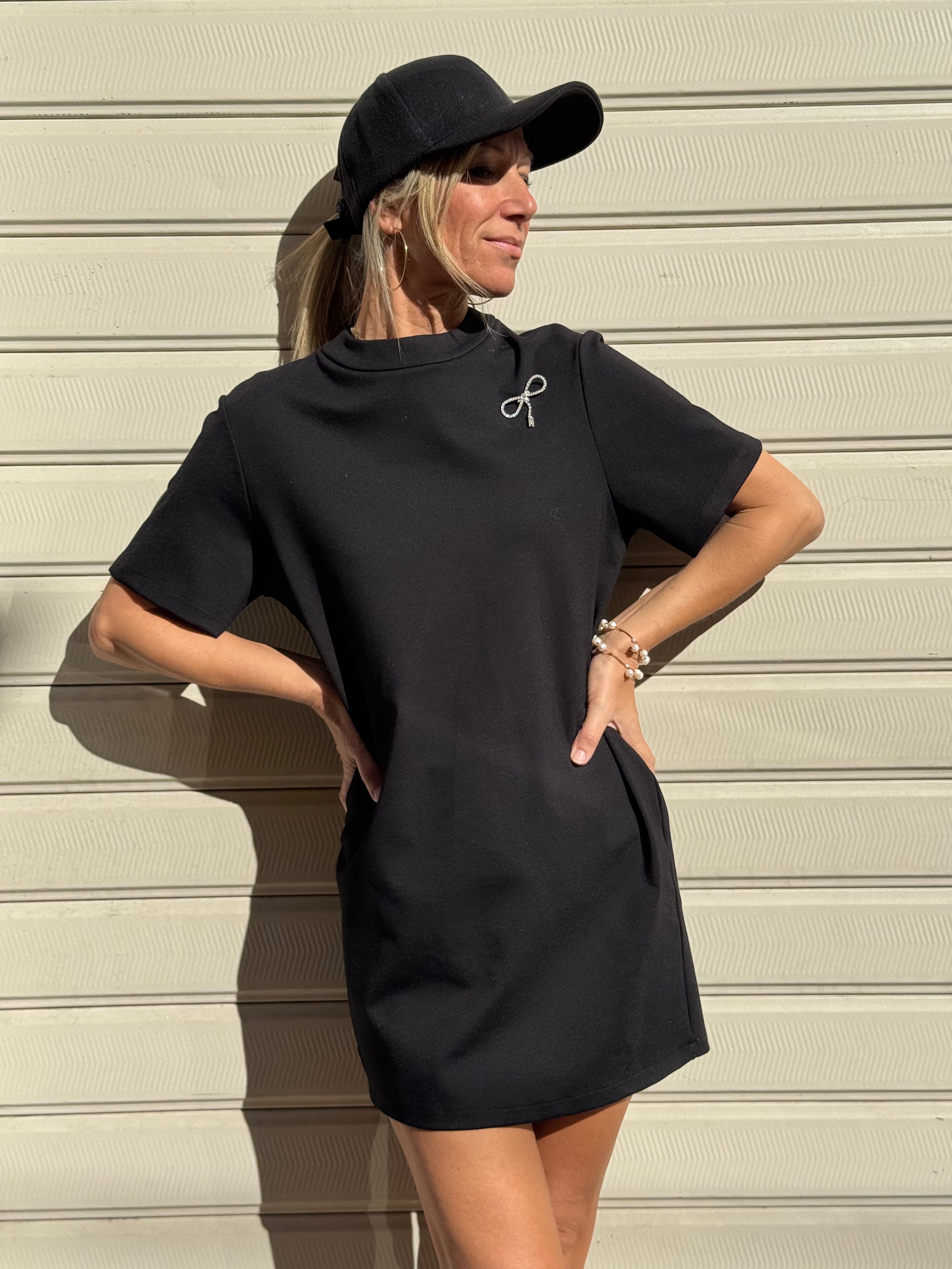 Abito spilla fiocco adora