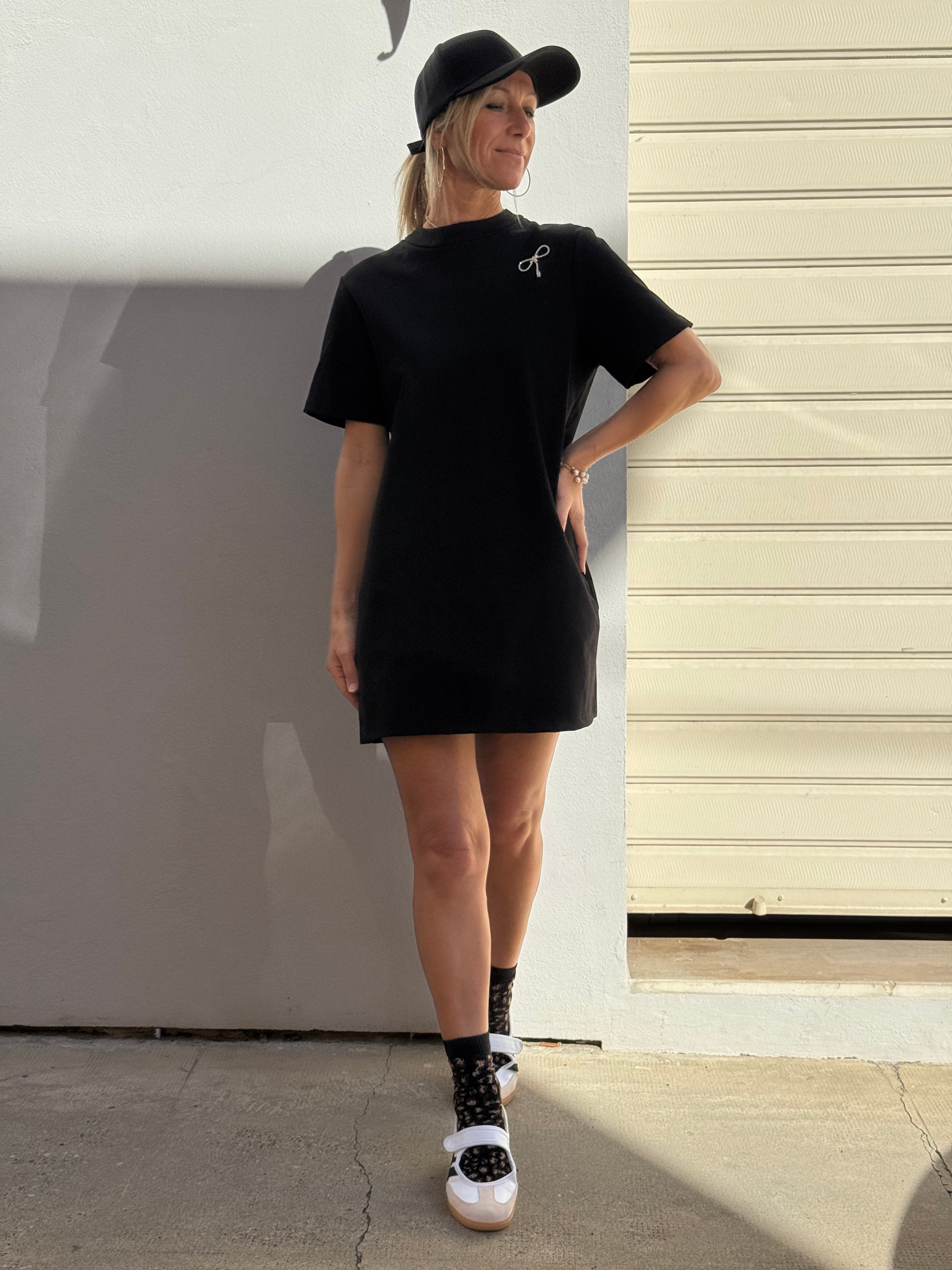 Abito spilla fiocco adora