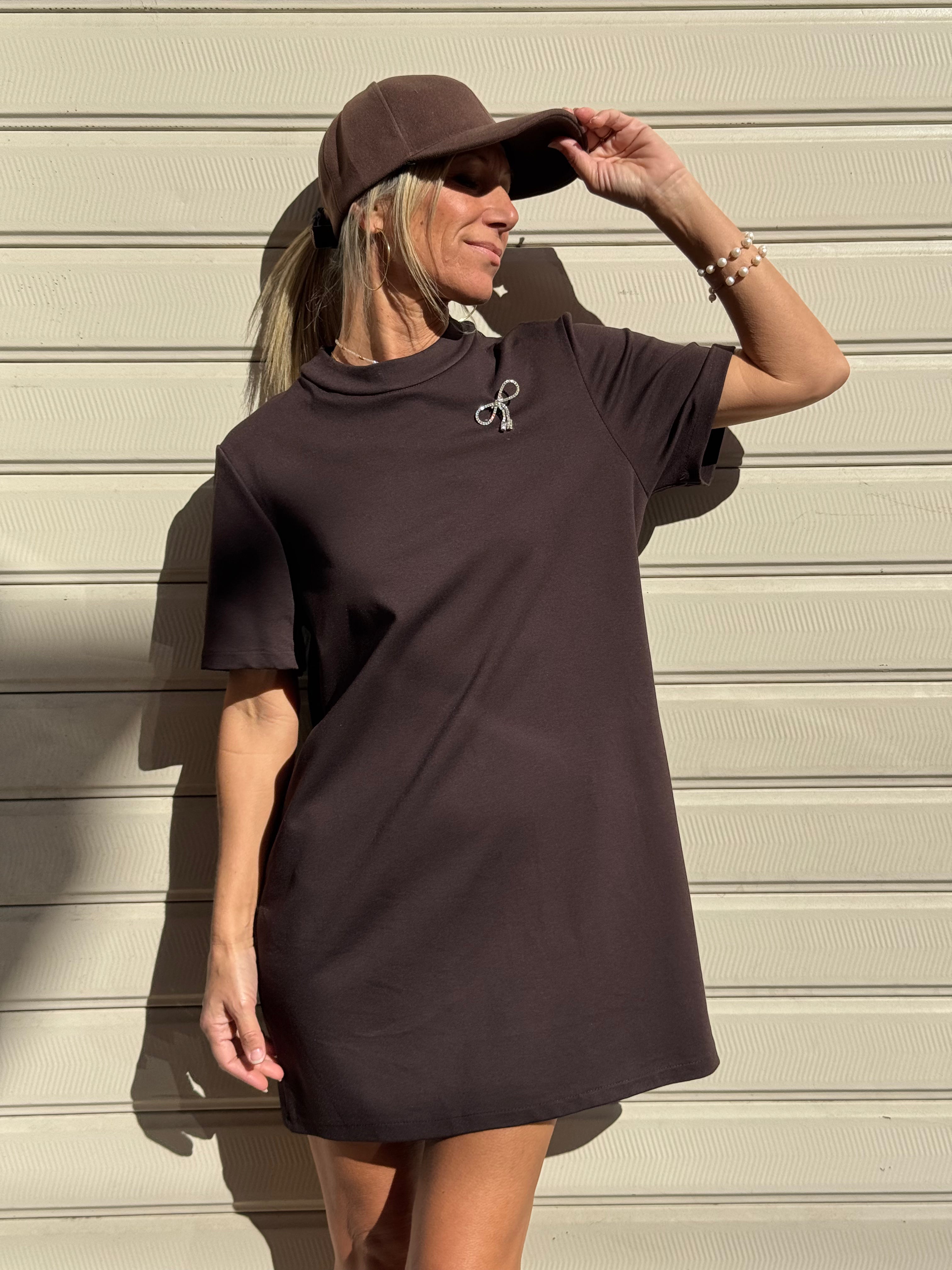 Abito spilla fiocco adora