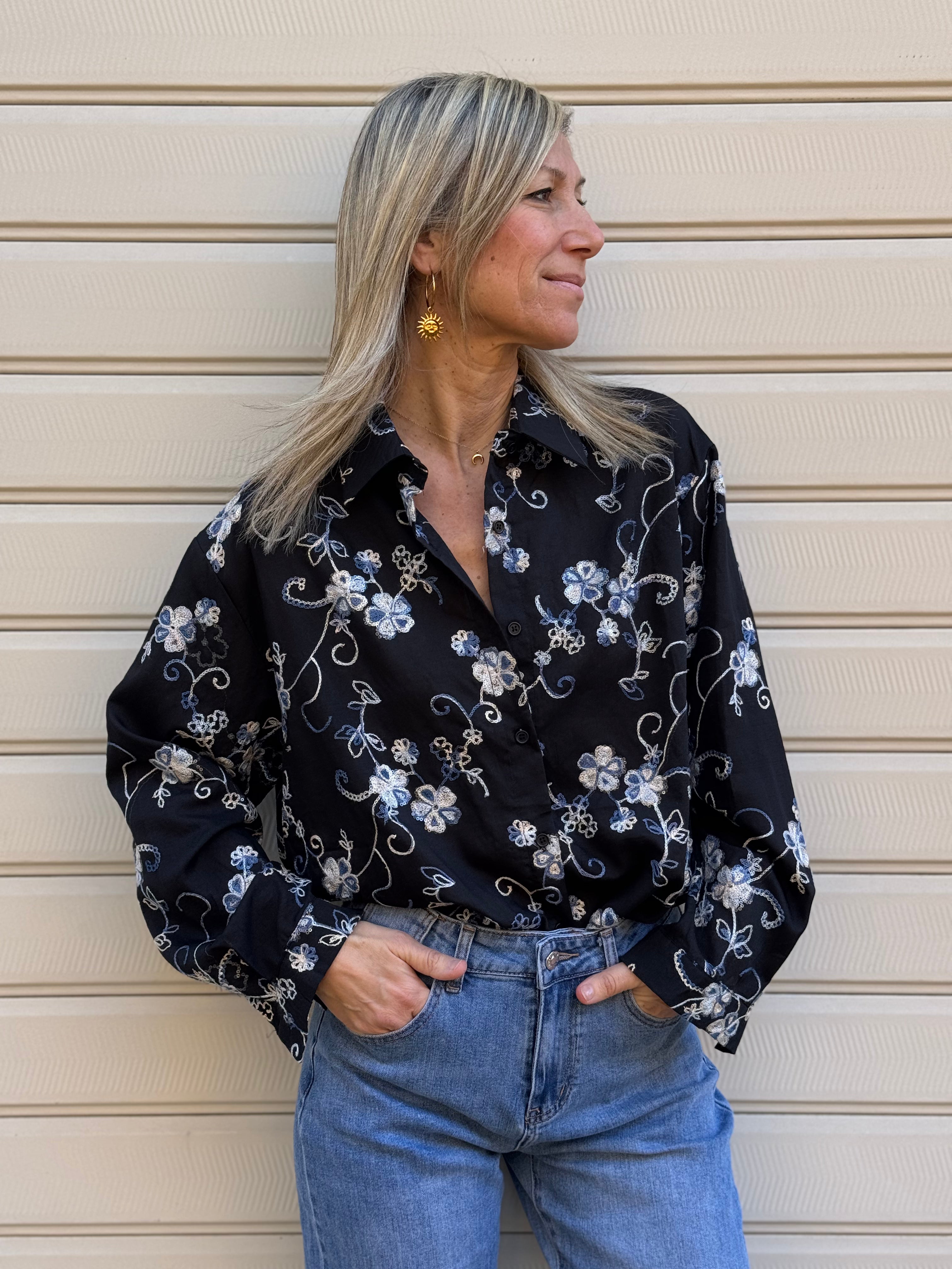 Camicia ricami e paillettes adora