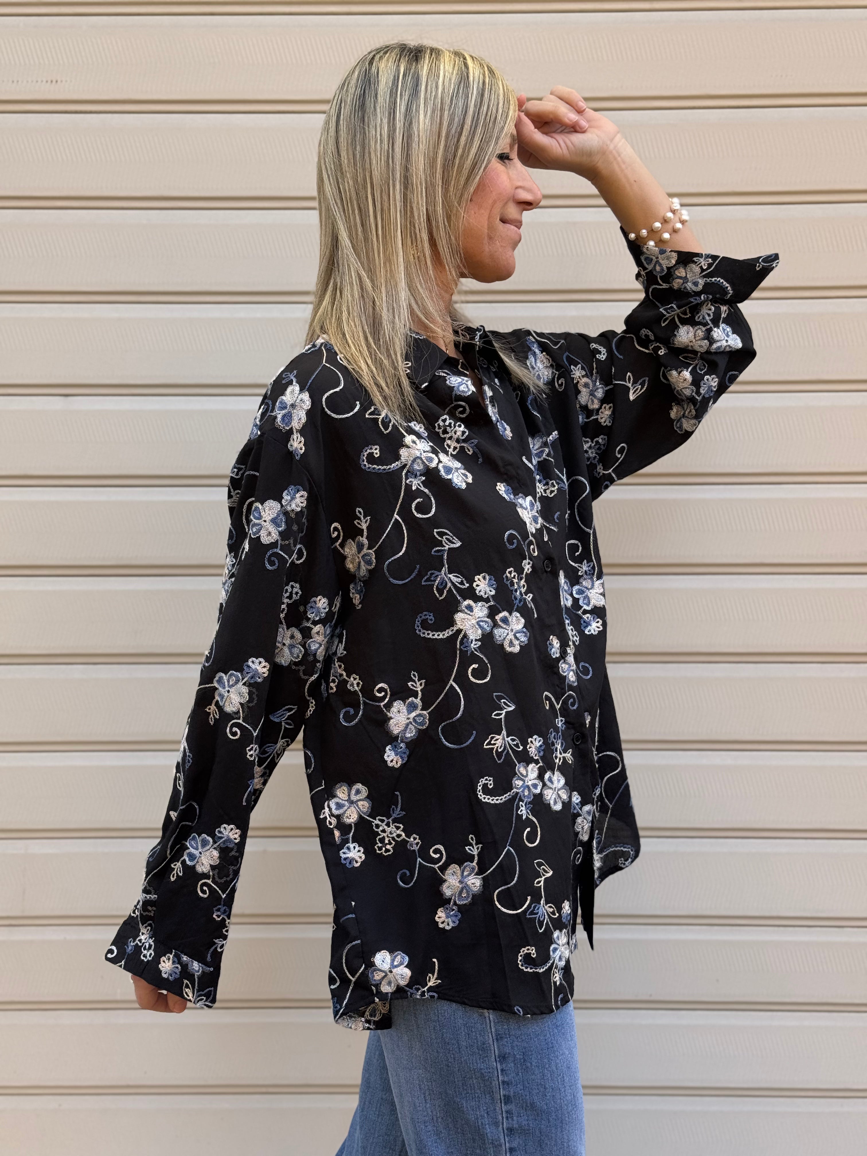 Camicia ricami e paillettes adora