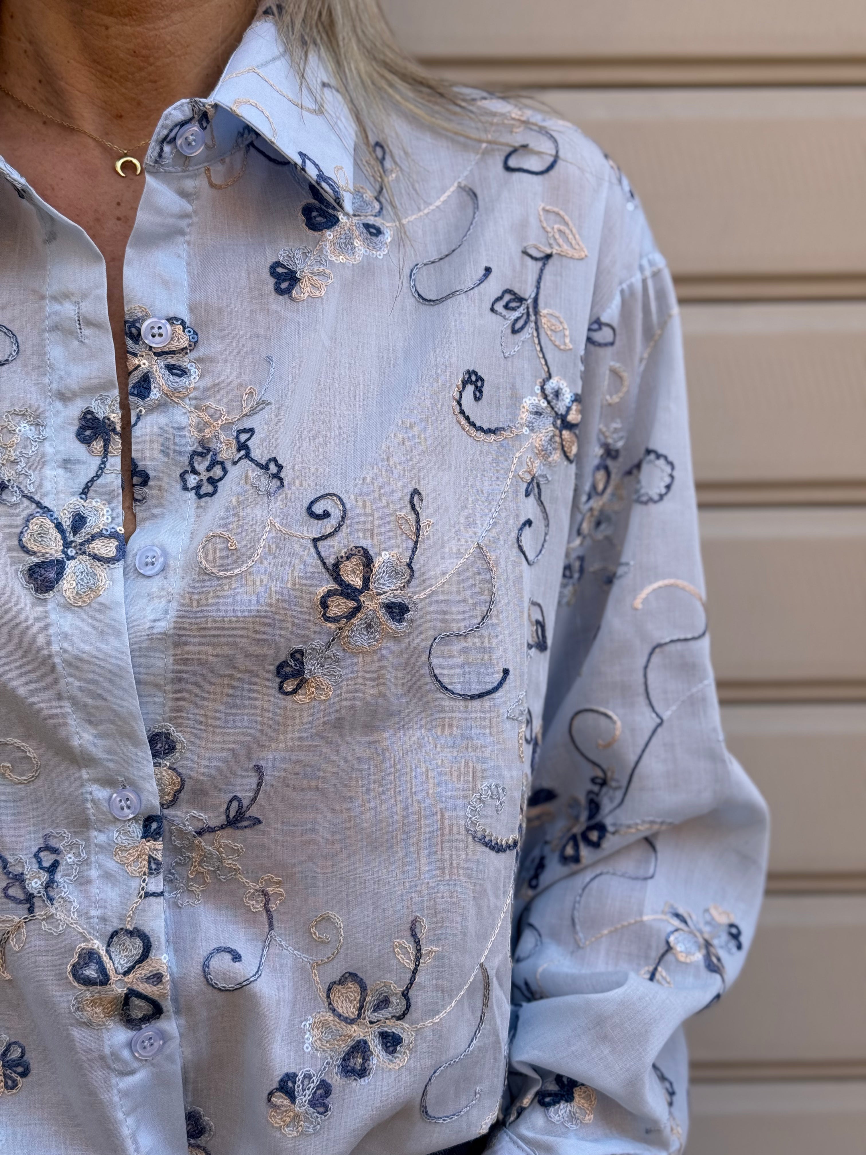 Camicia ricami e paillettes adora