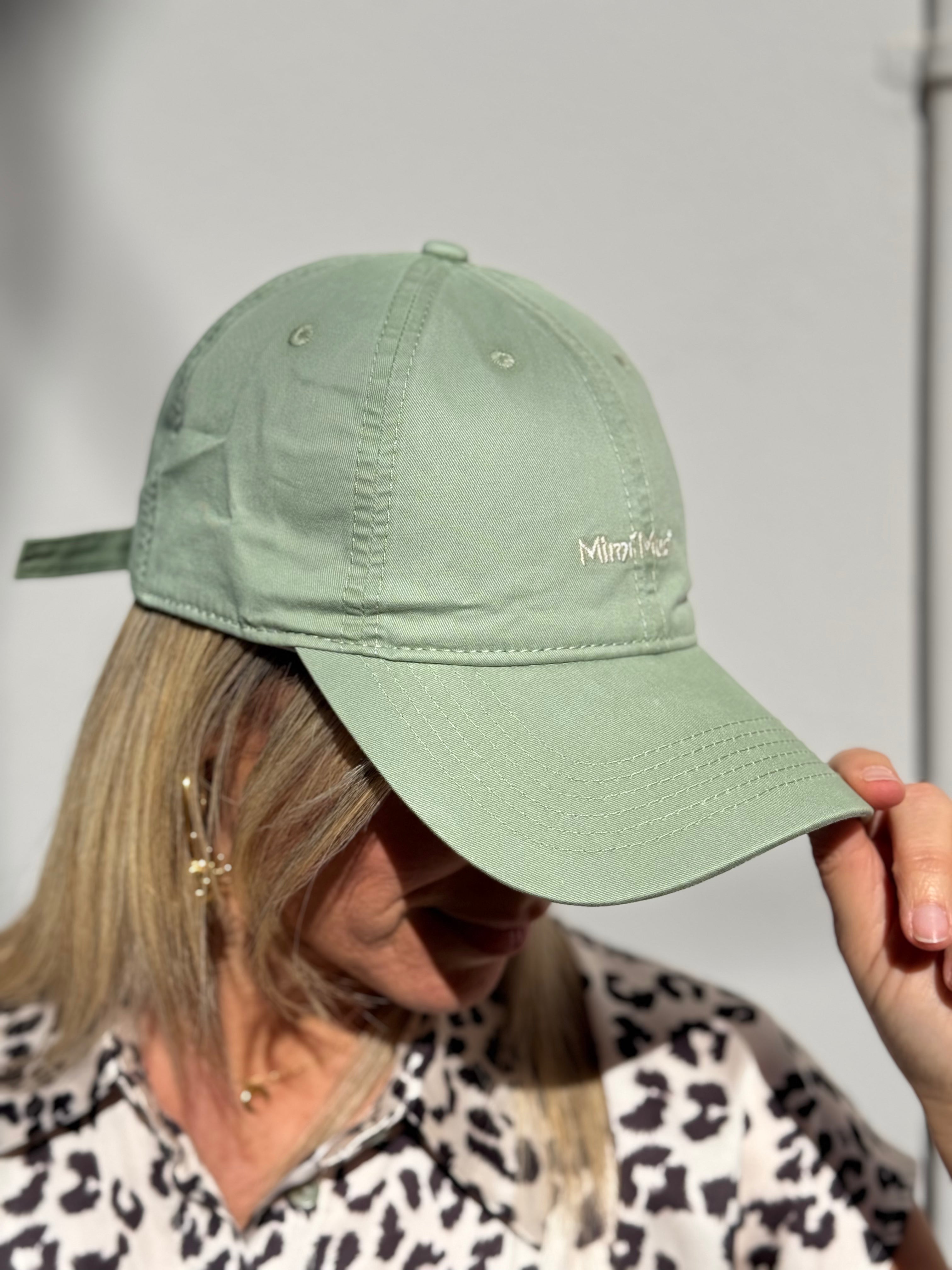 Cappello con visiera mimì