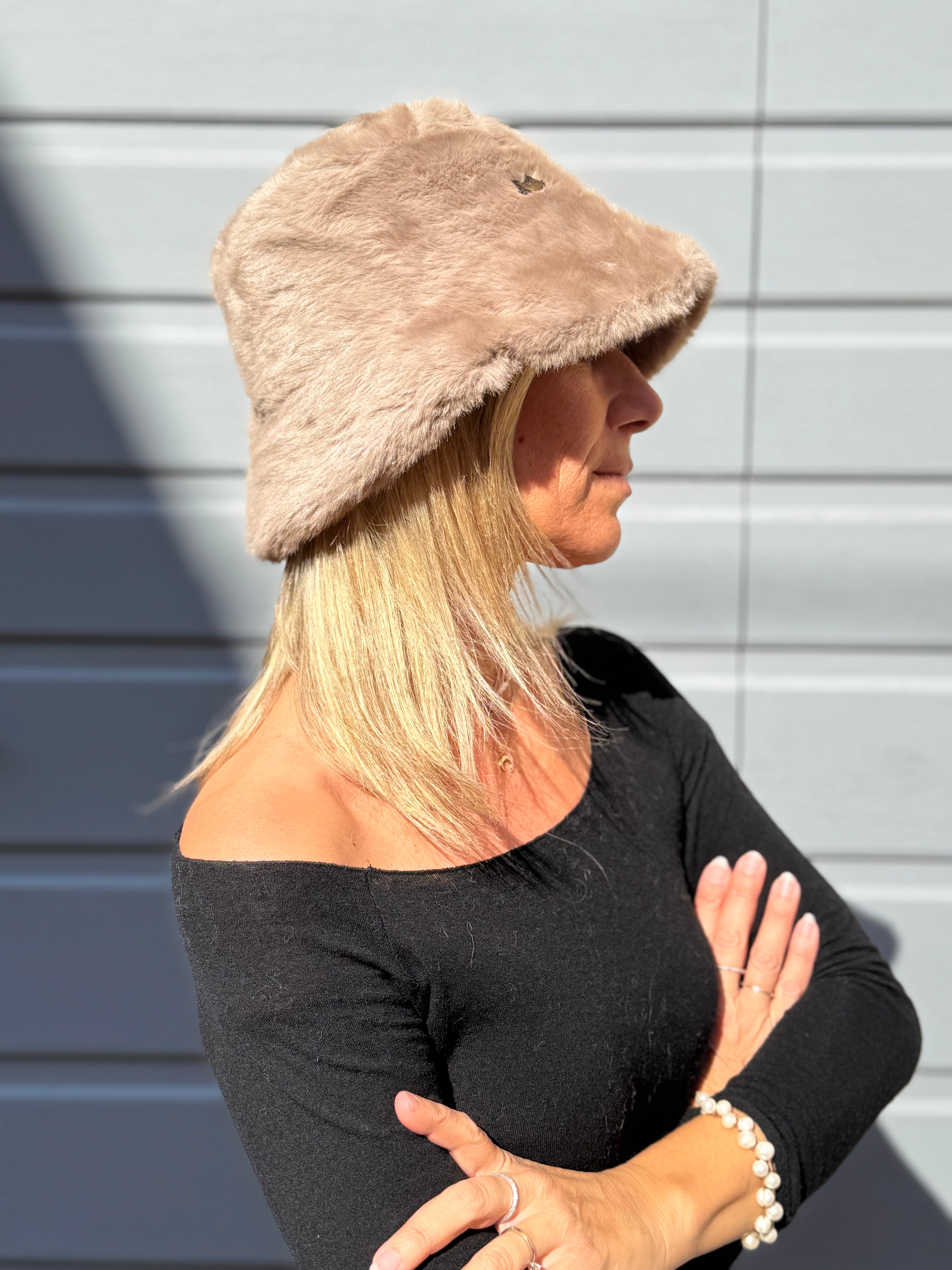 Cappello bucket ecopelliccia