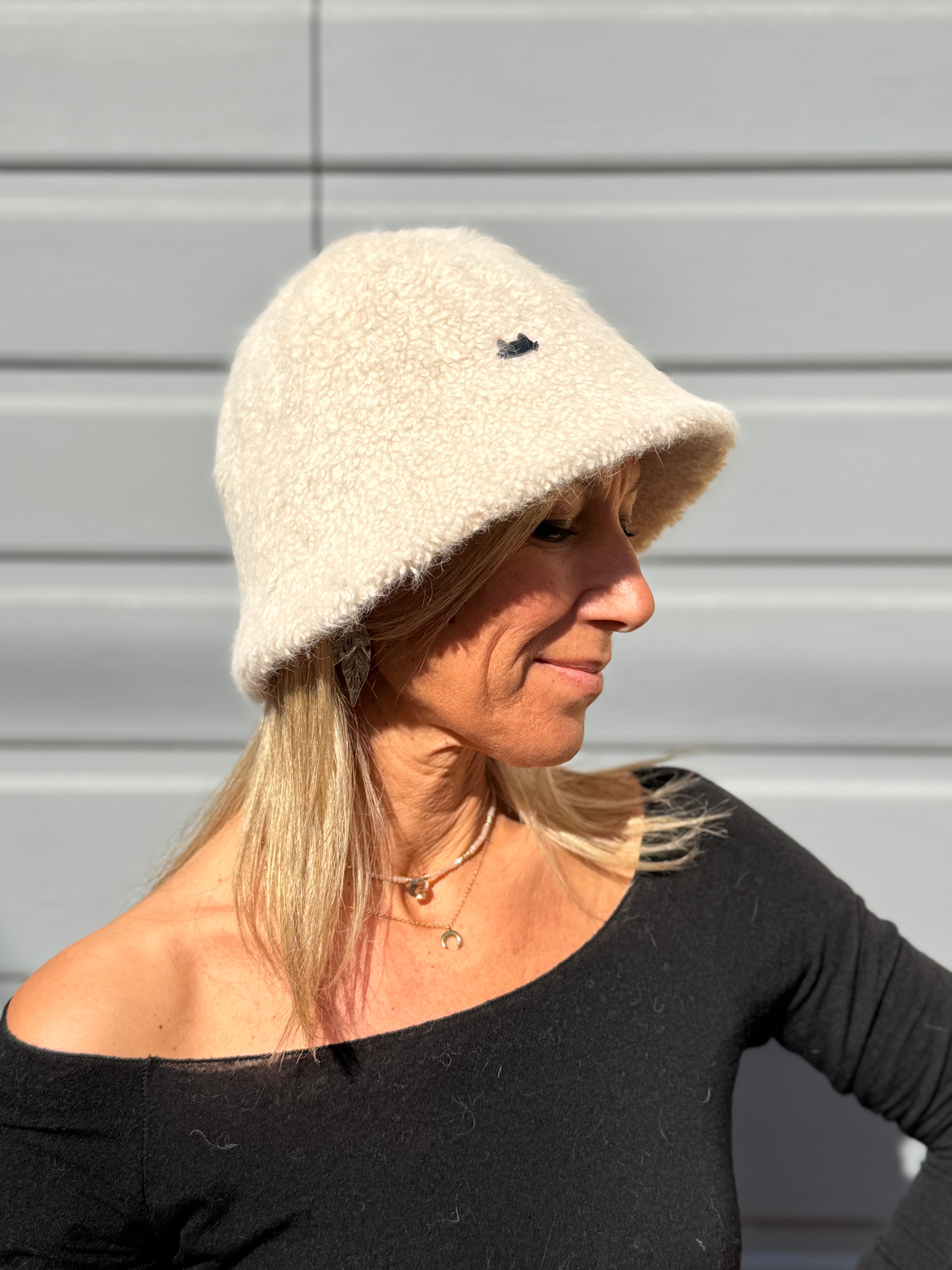 Cappello bucket bouclè