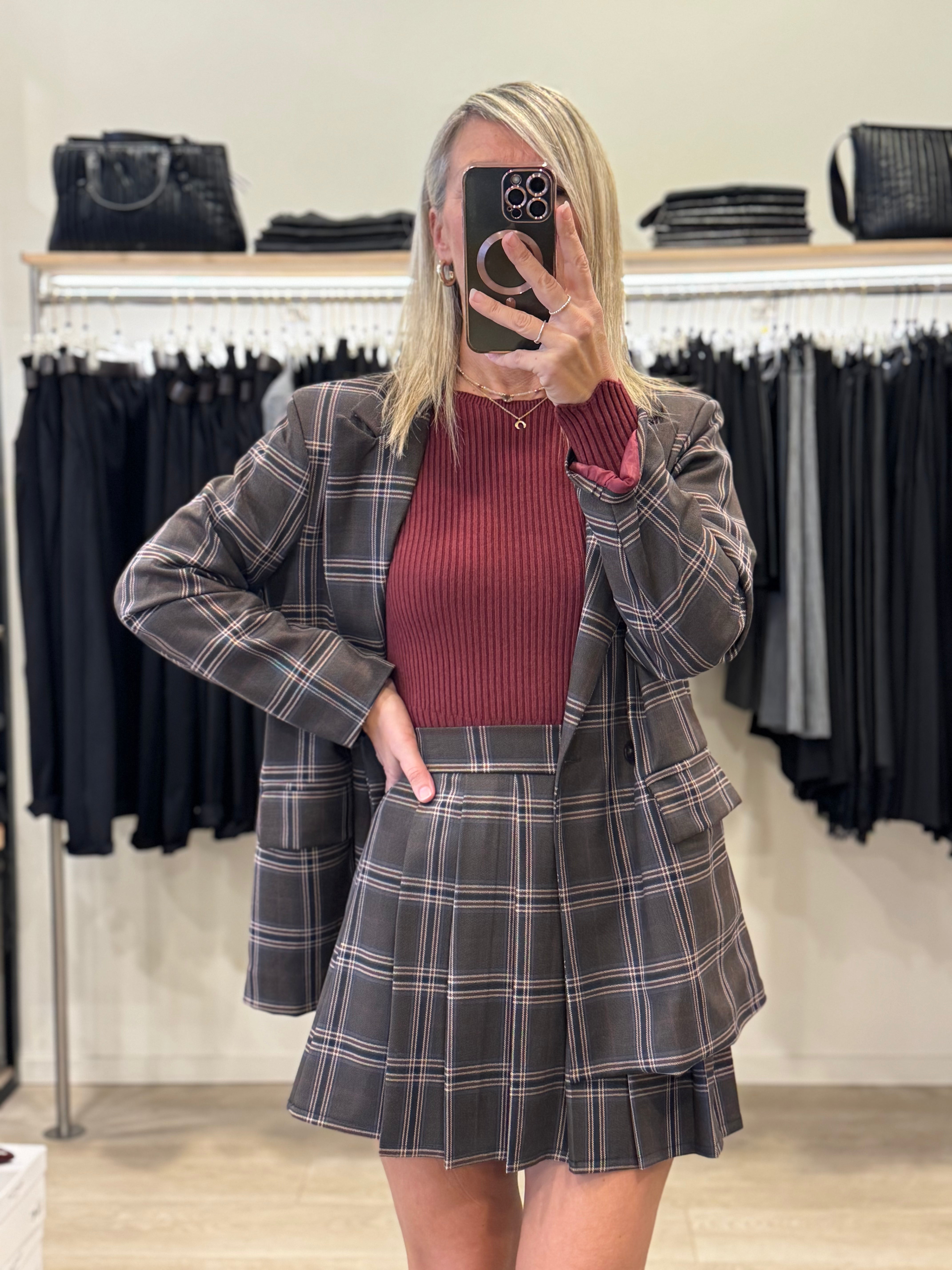 Gonna check pieghe adora