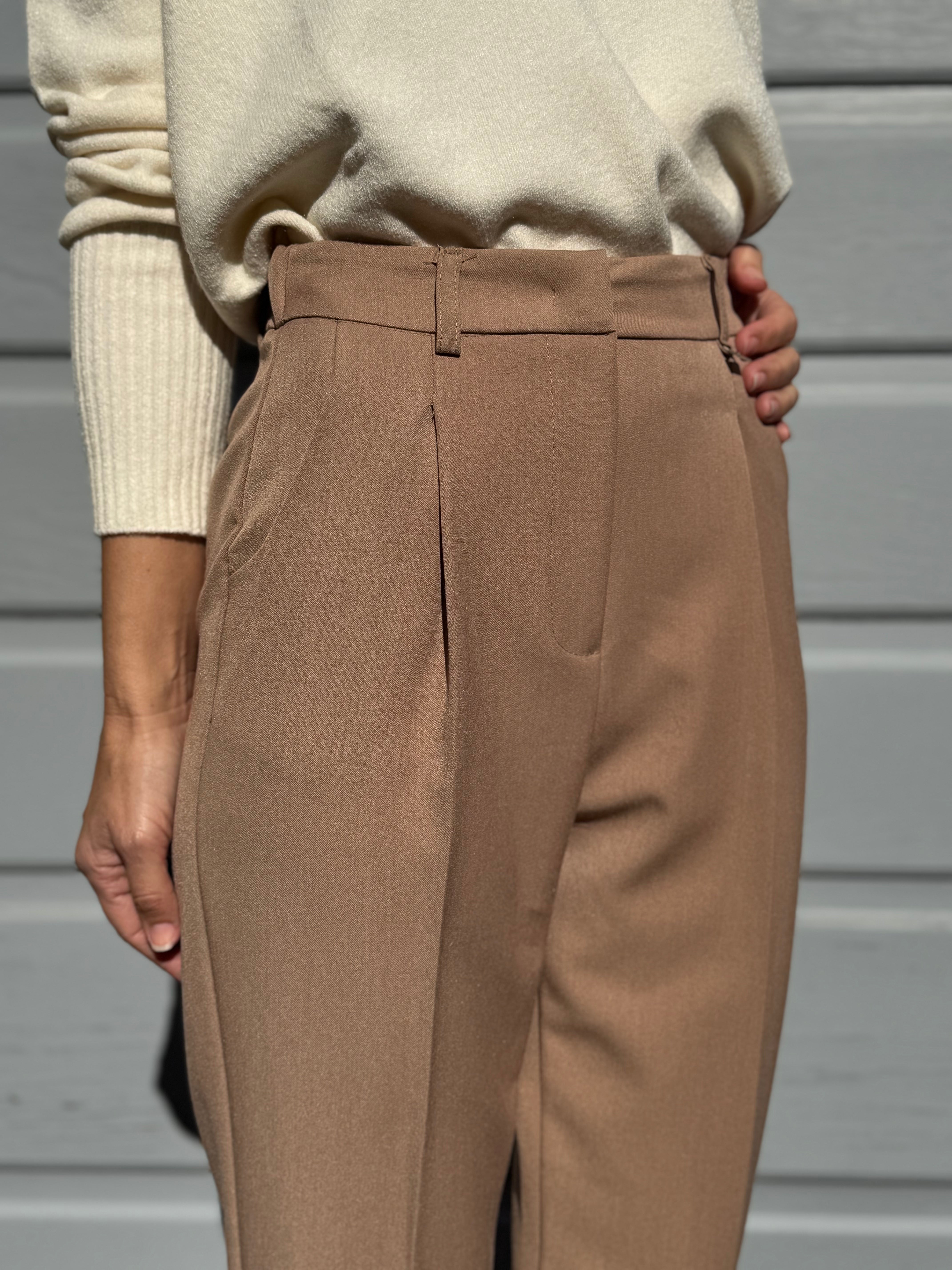 Pantalone sigaretta con elastico artigli