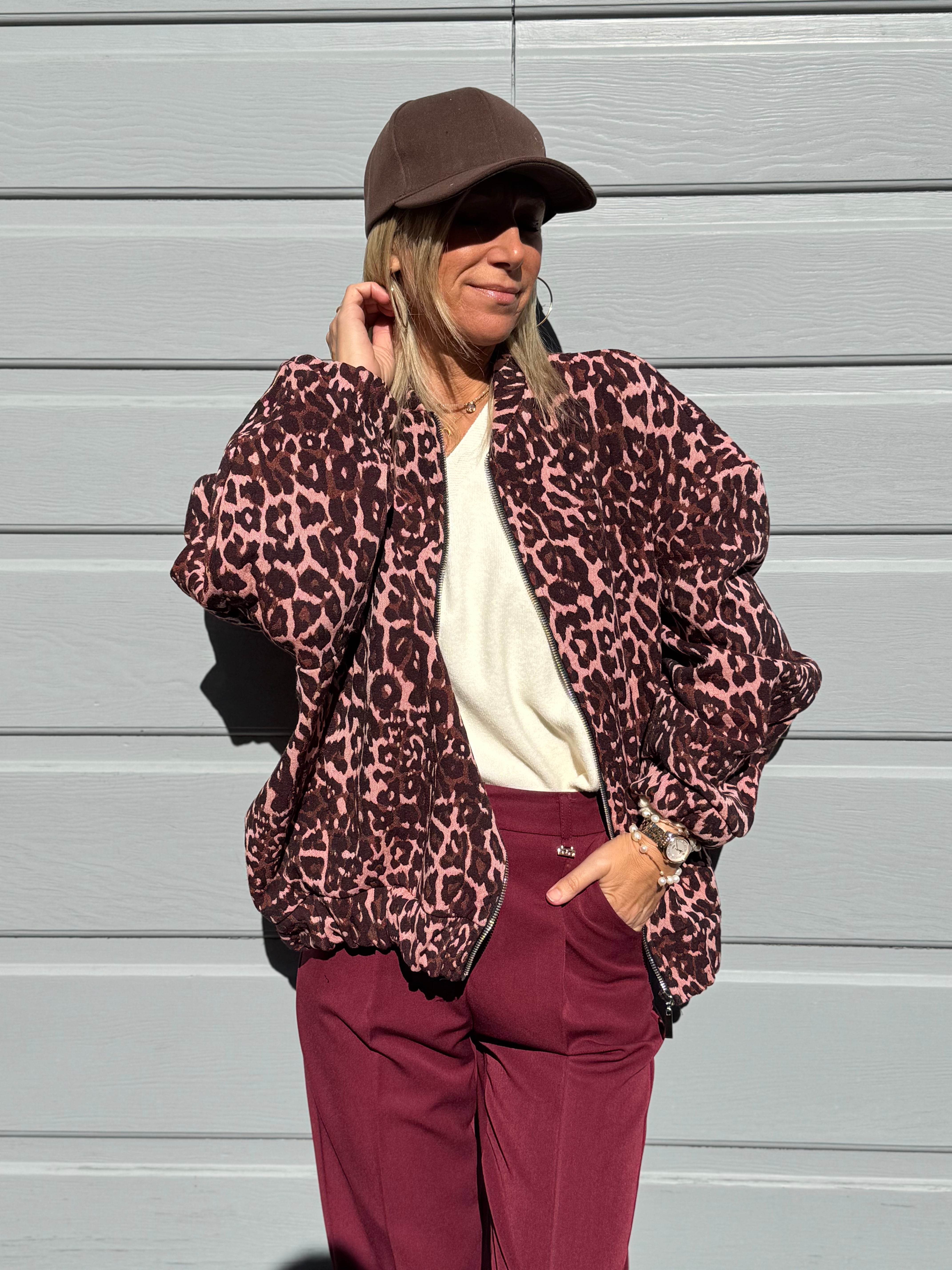 Bomber maculato adora