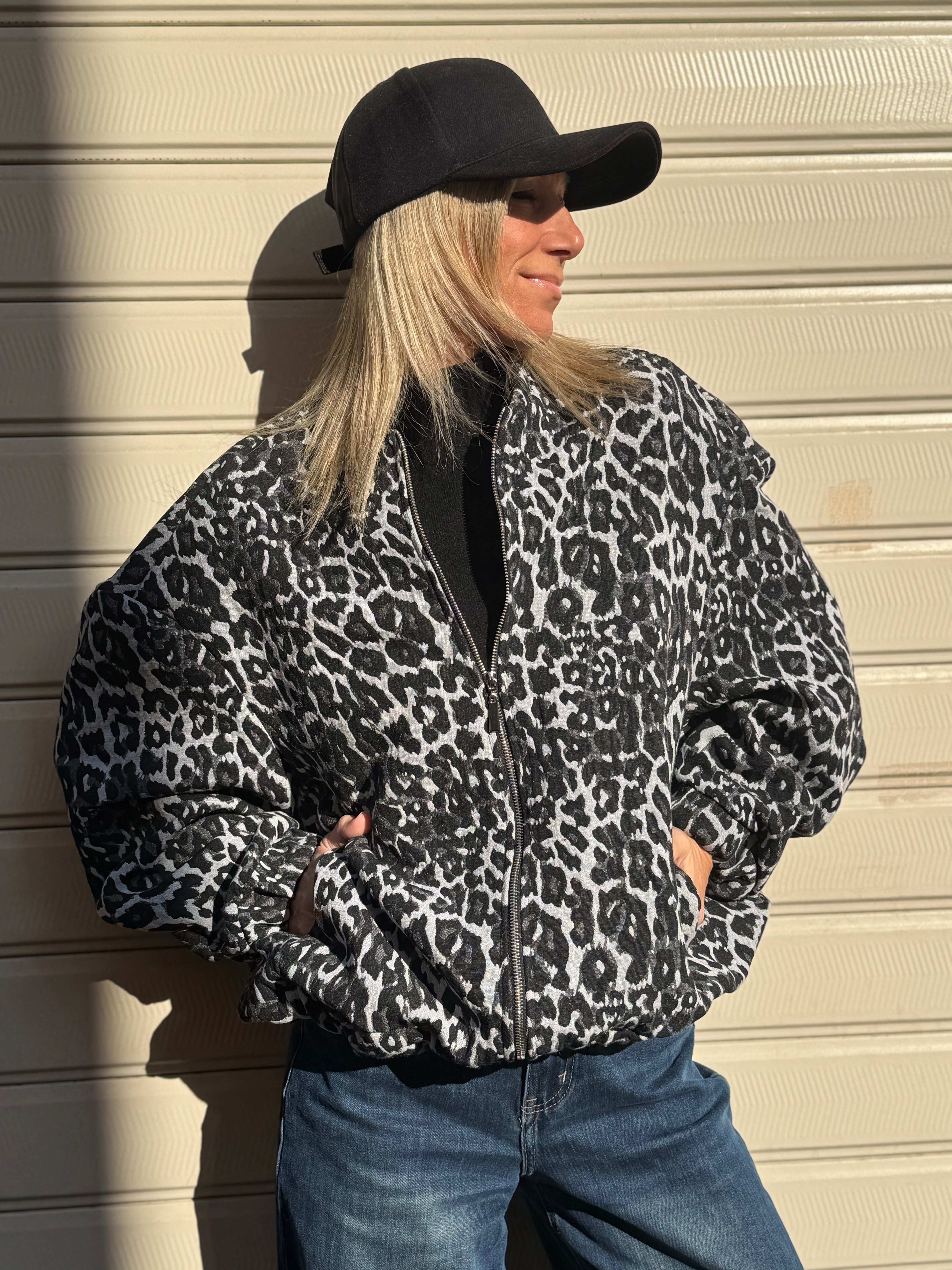 Bomber maculato adora