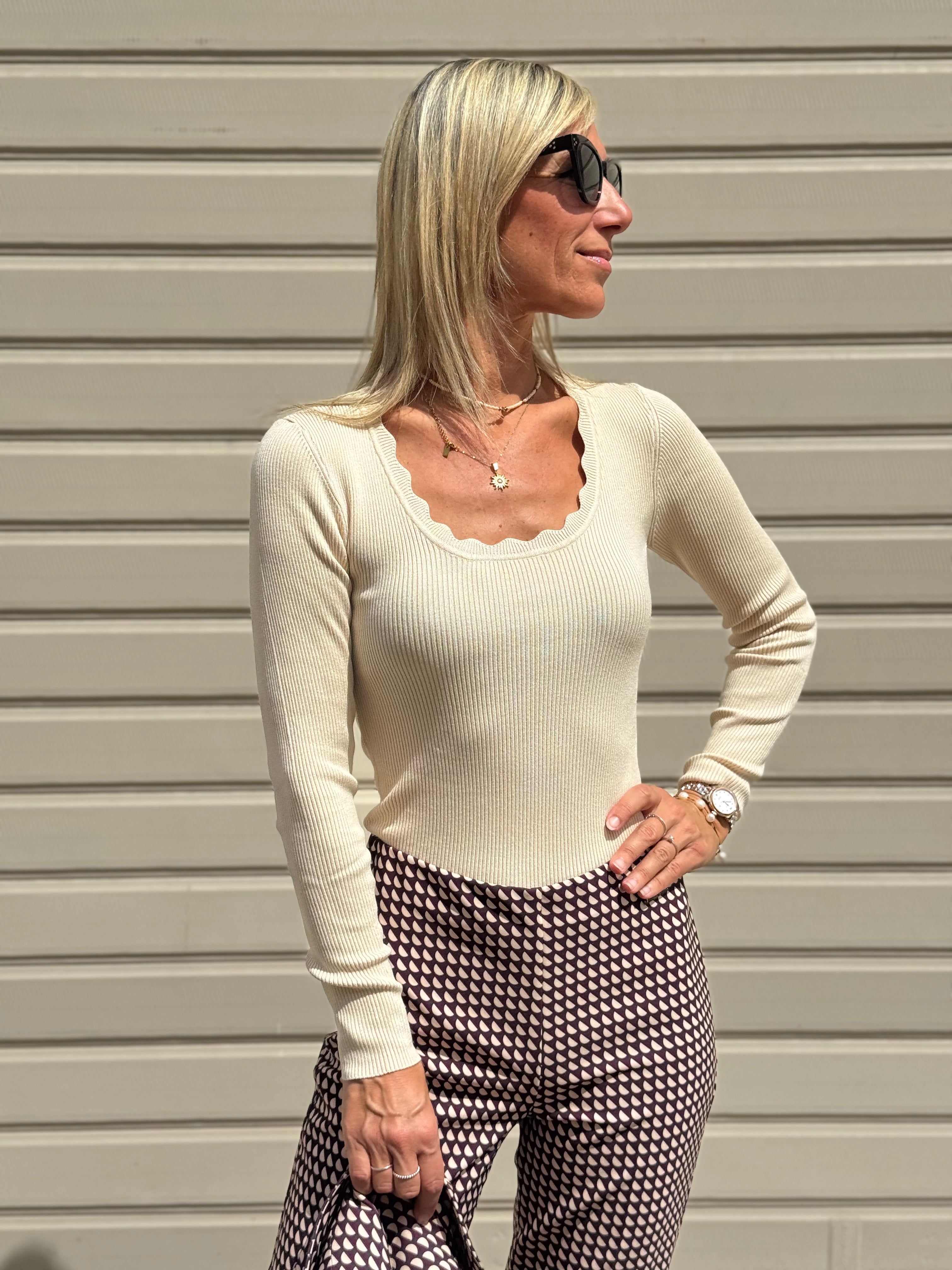 Maglia scollo merletto