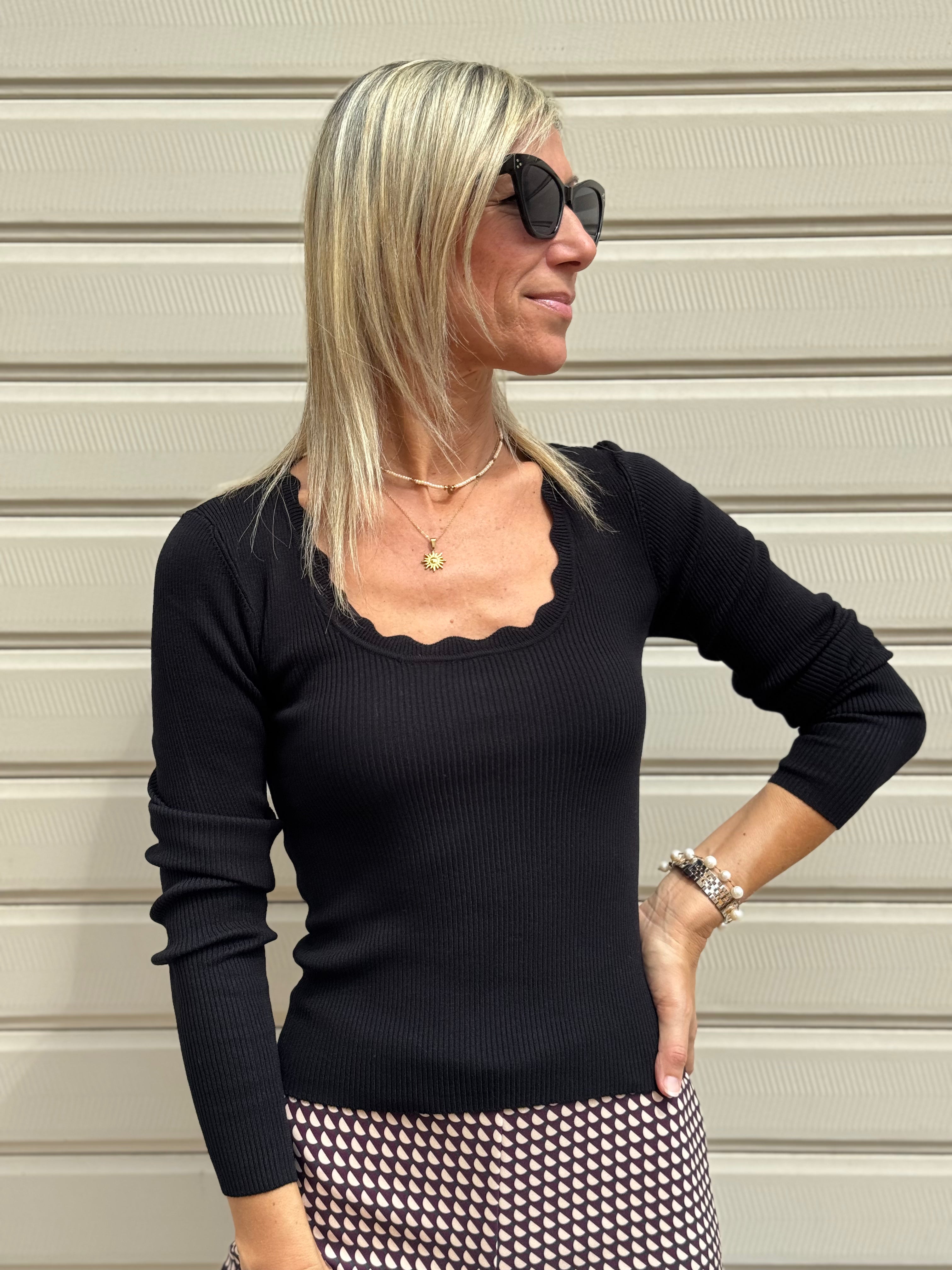 Maglia scollo merletto
