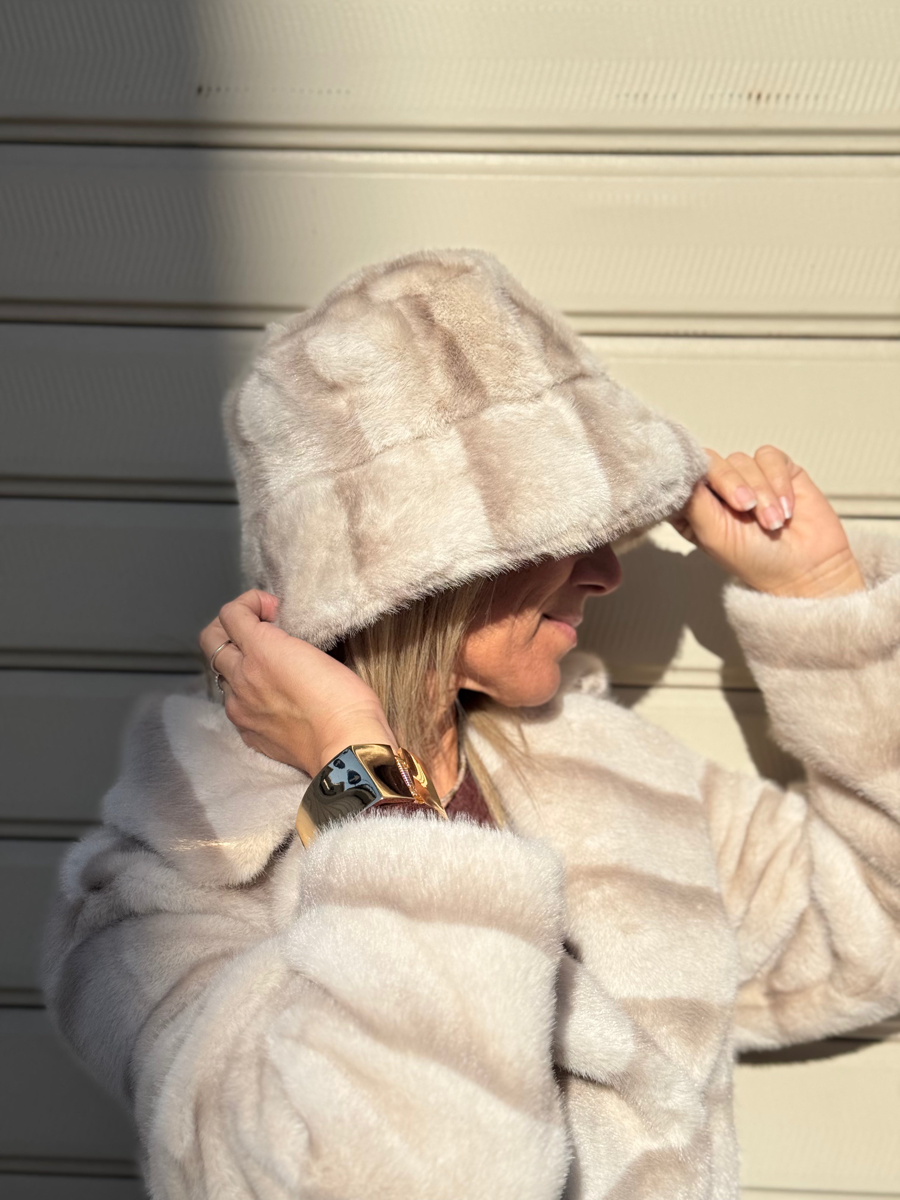 Cappello ecopelliccia adora