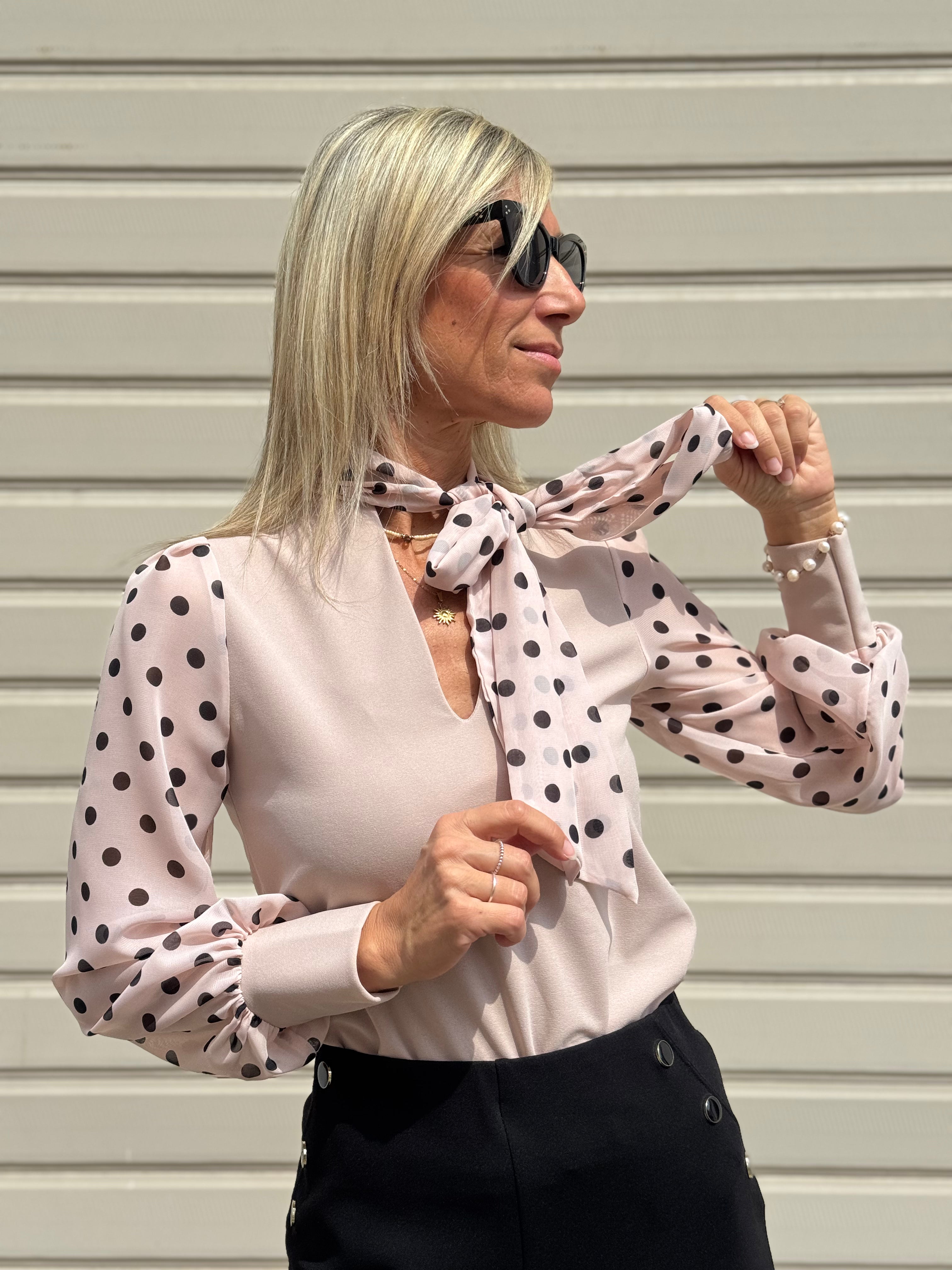 Blusa fiocco pois