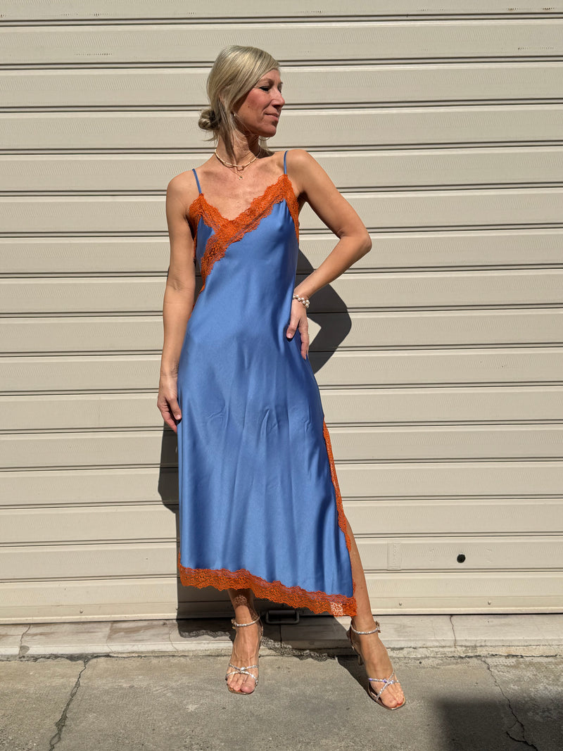 Abito in raso con pizzo imperial