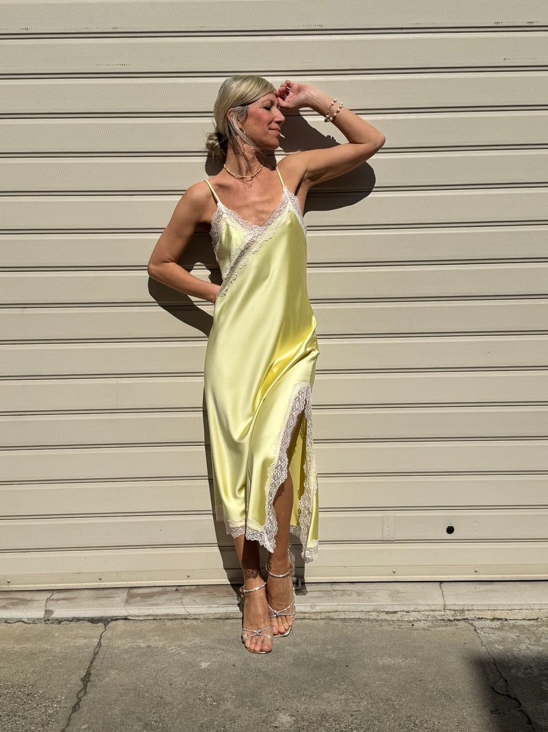 Abito in raso con pizzo imperial