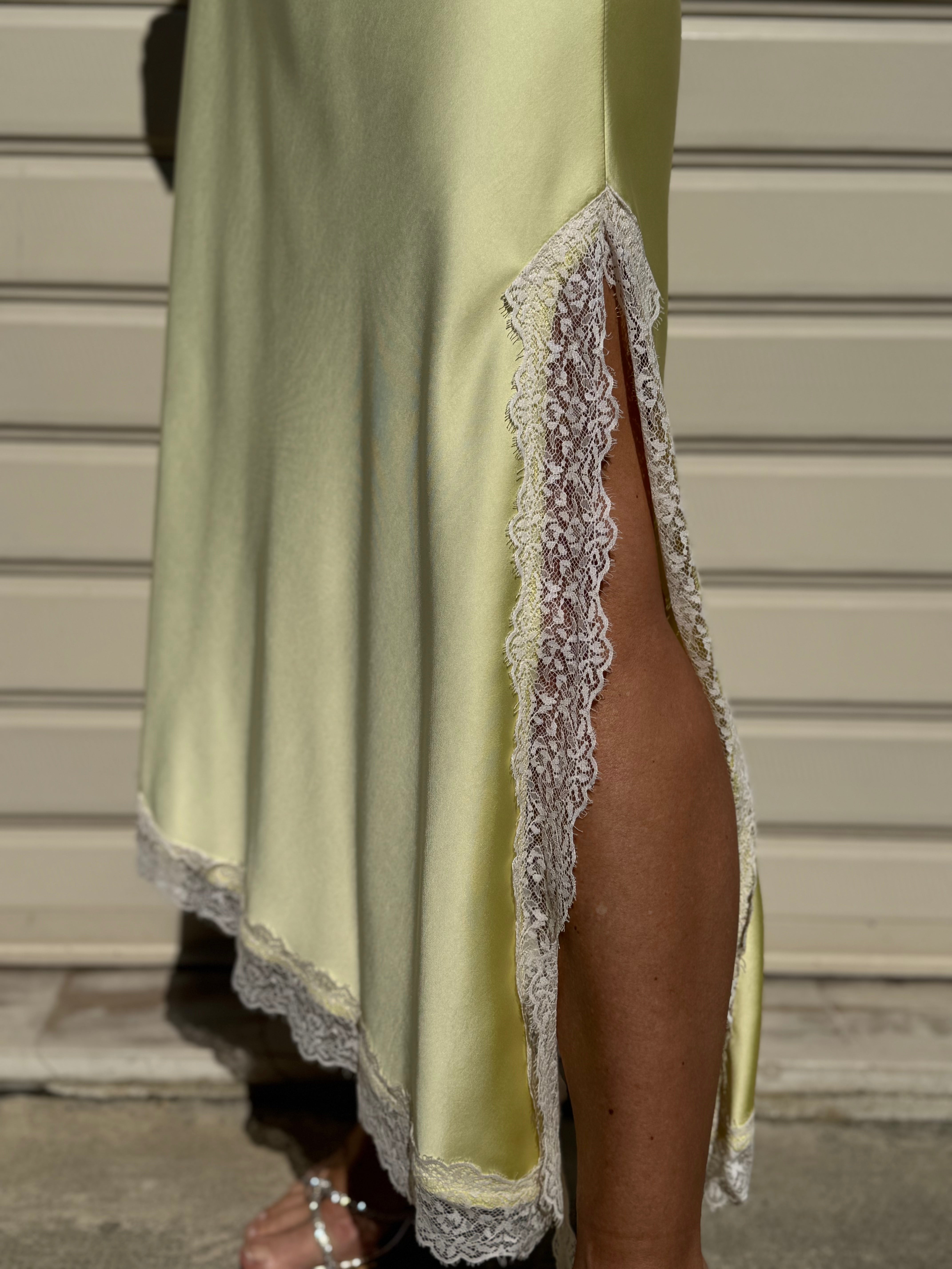 Abito in raso con pizzo imperial