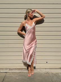 Abito in raso con pizzo imperial