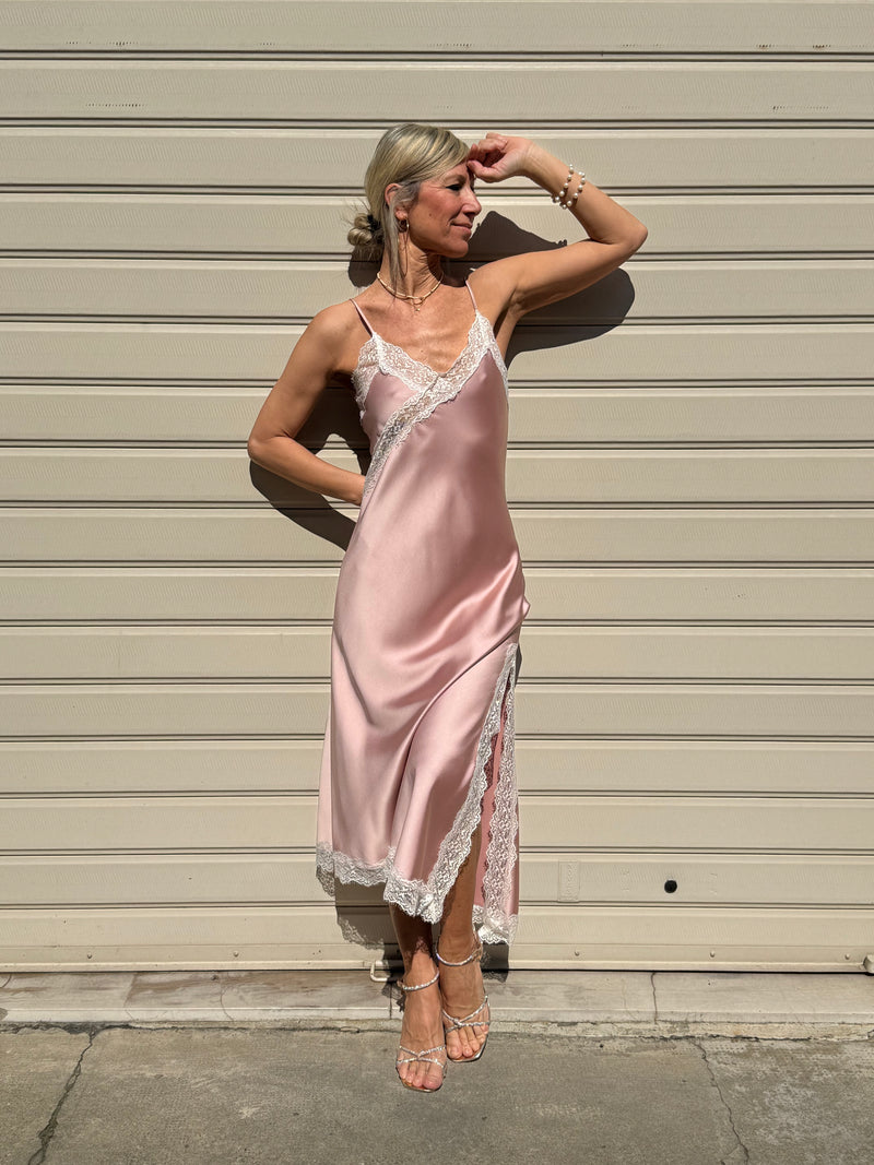 Abito in raso con pizzo imperial