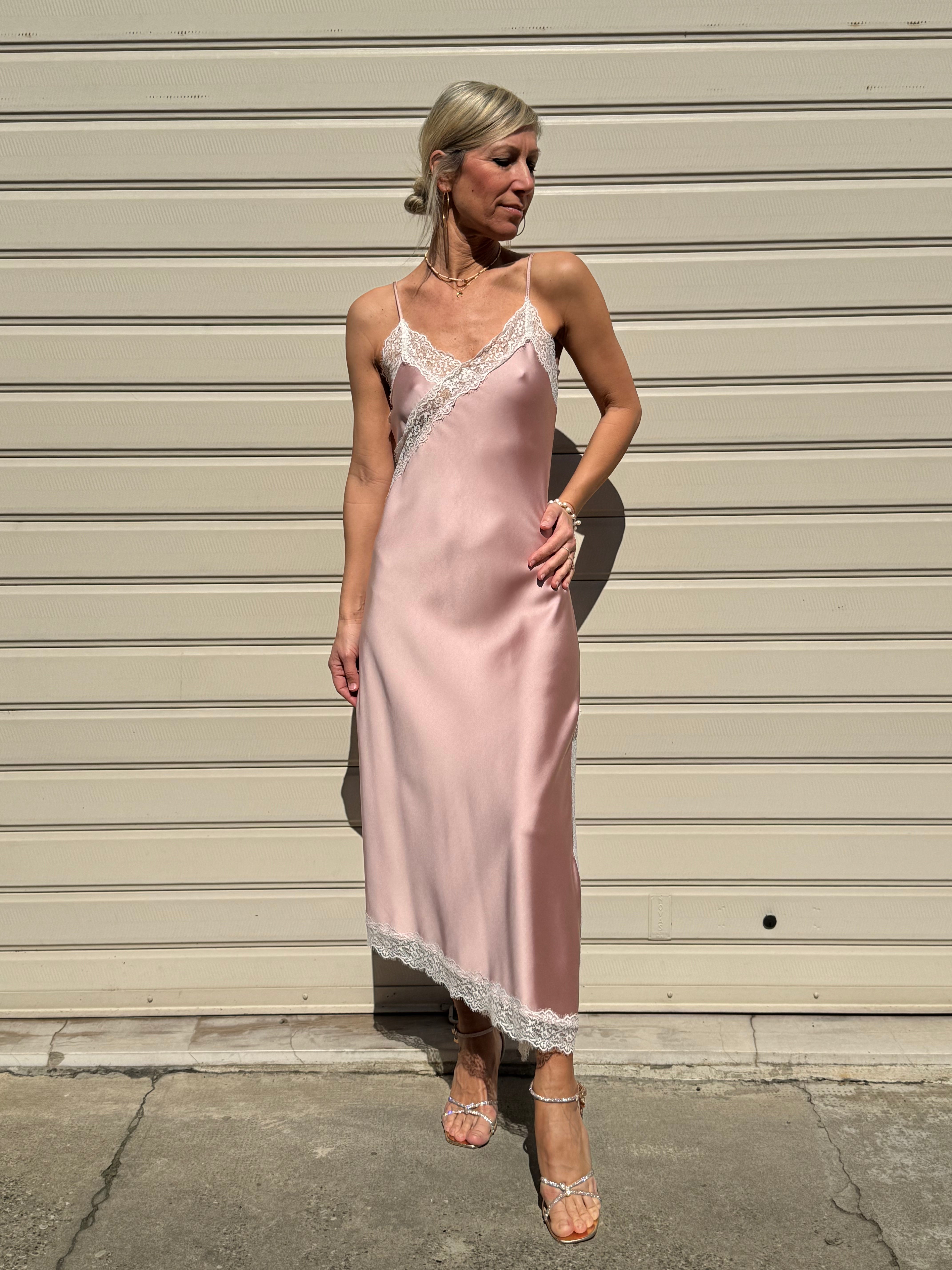 Abito in raso con pizzo imperial
