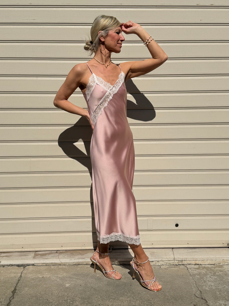 Abito in raso con pizzo imperial