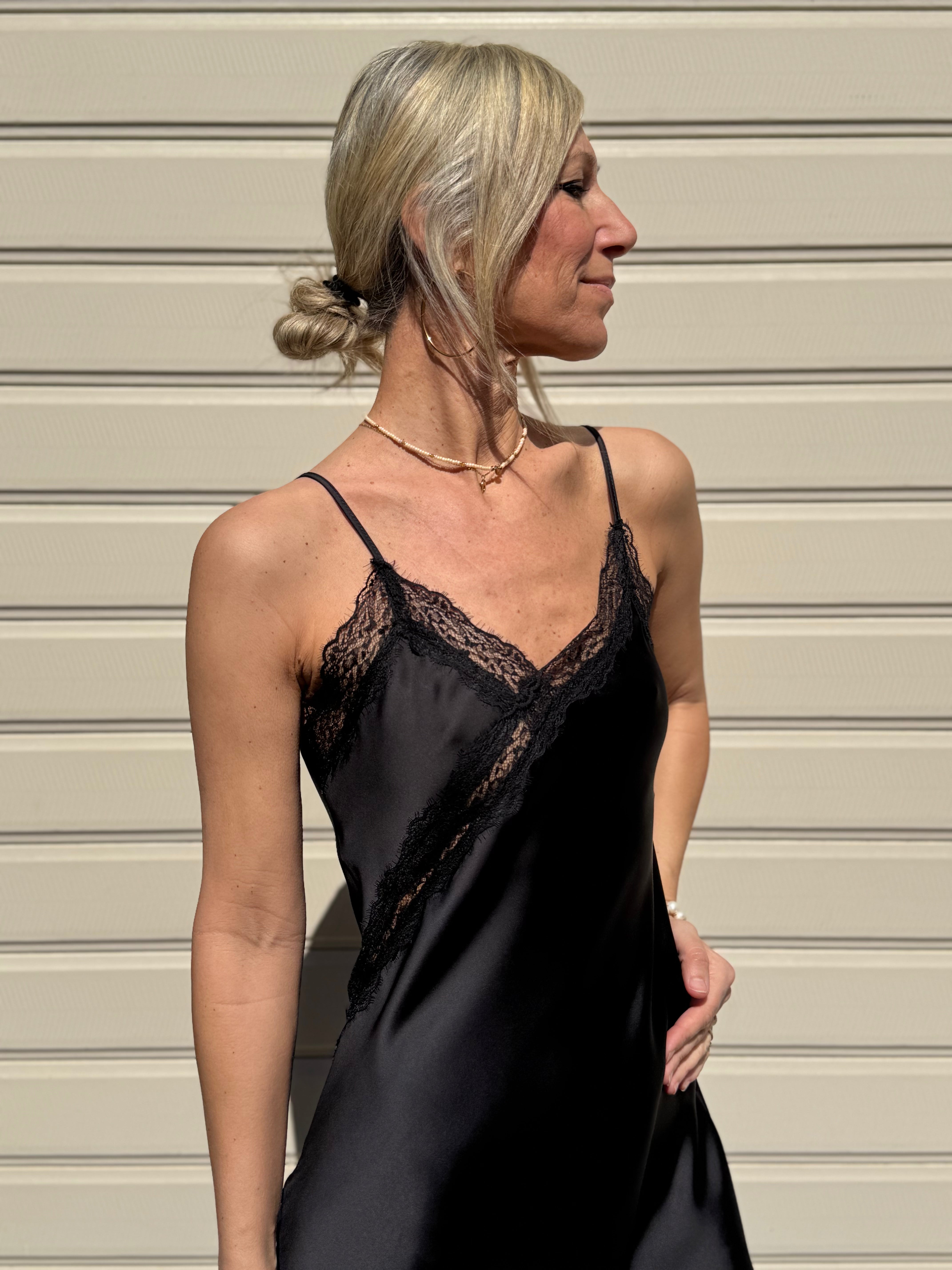 Abito in raso con pizzo imperial