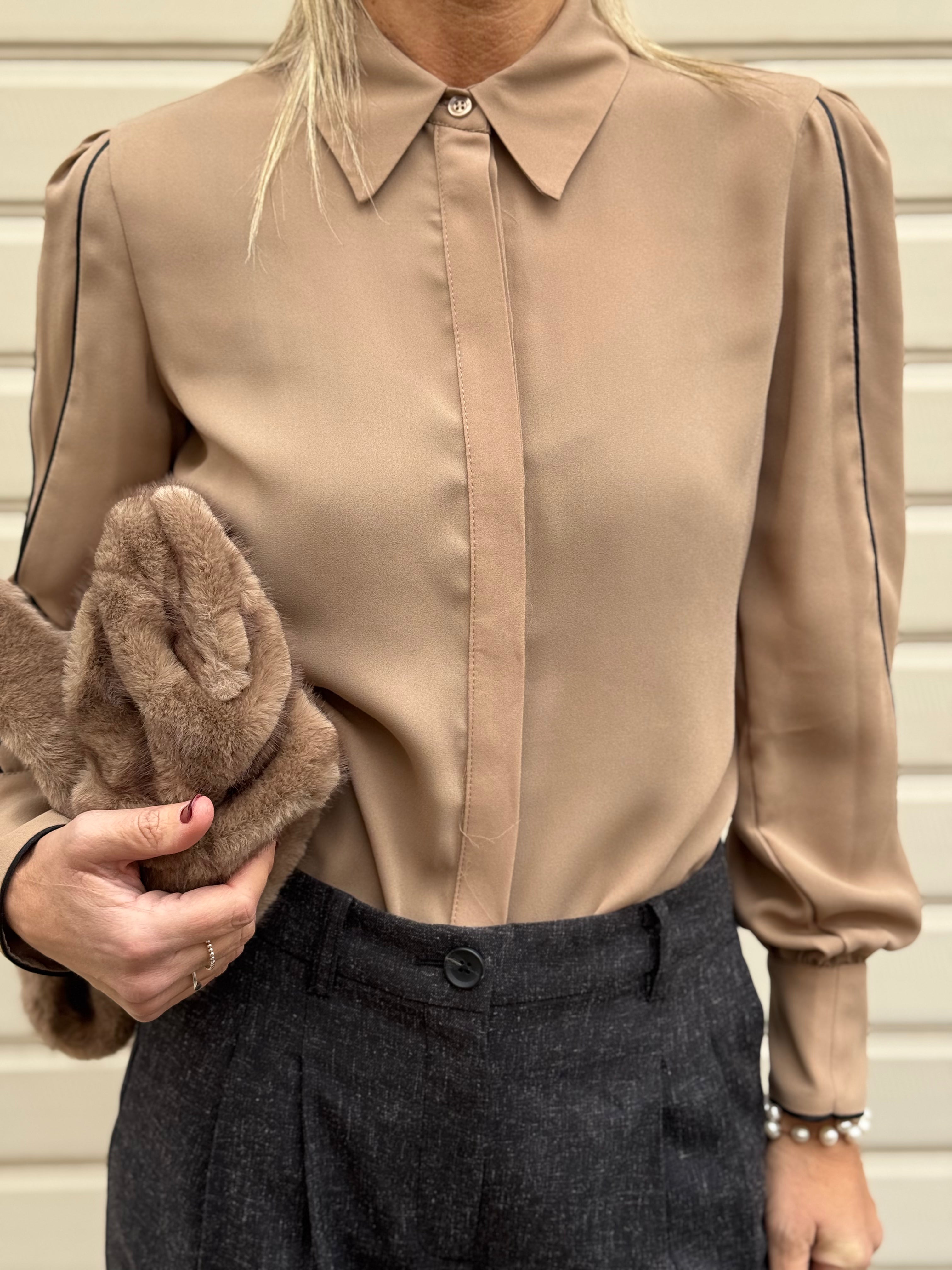 Camicia profili maniche mimì