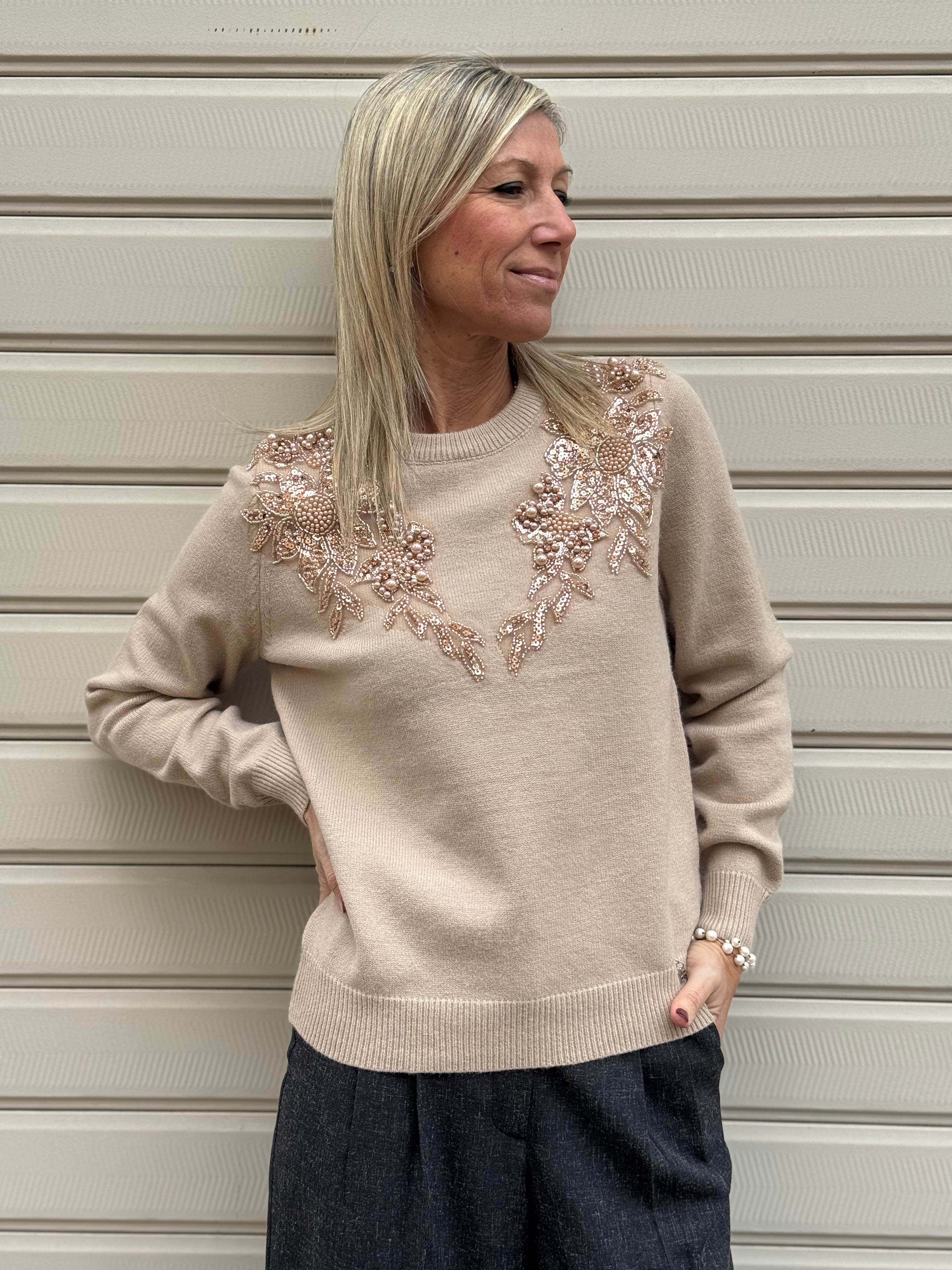 Maglia girocollo perle artigli