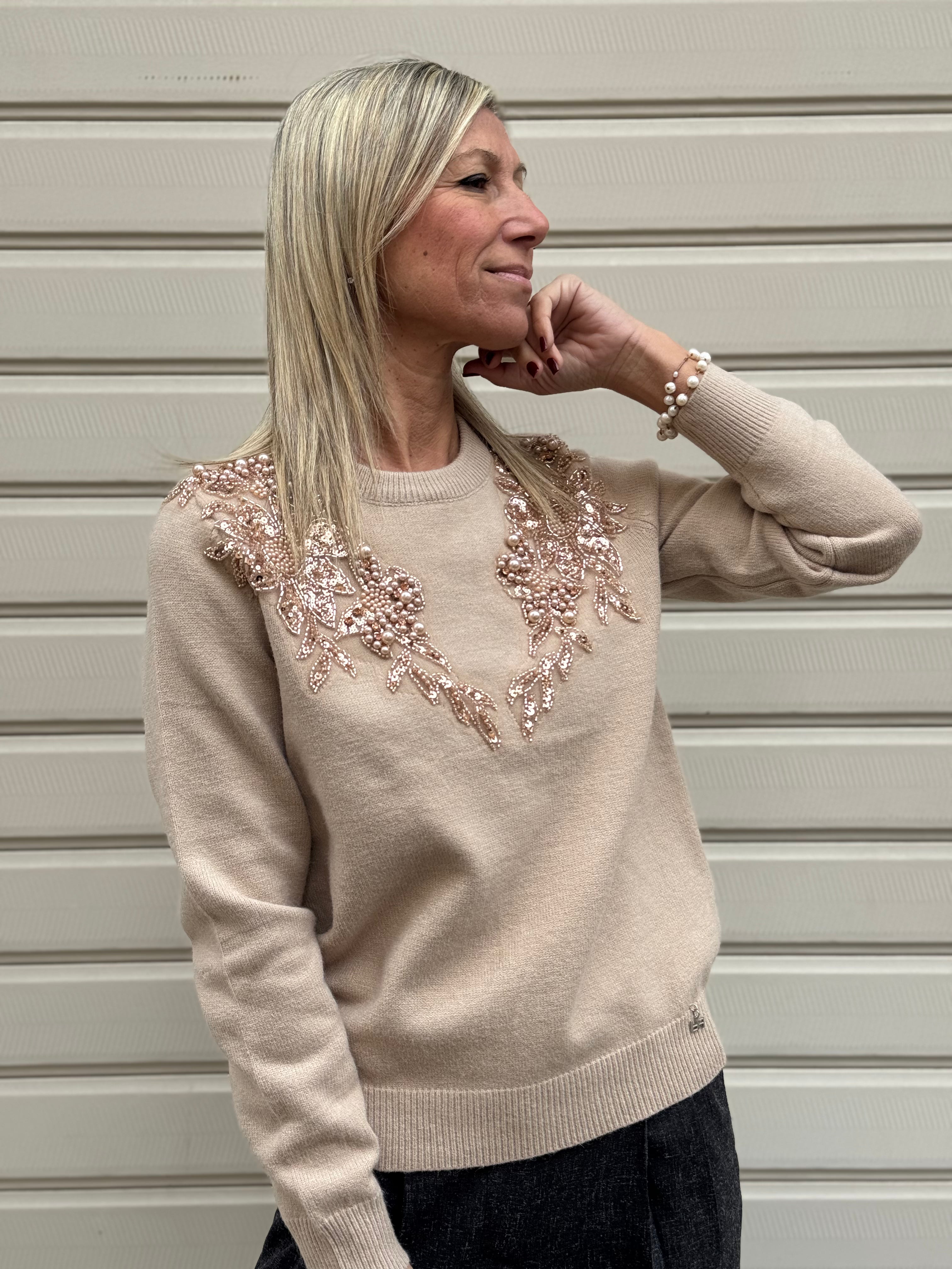 Maglia girocollo perle artigli