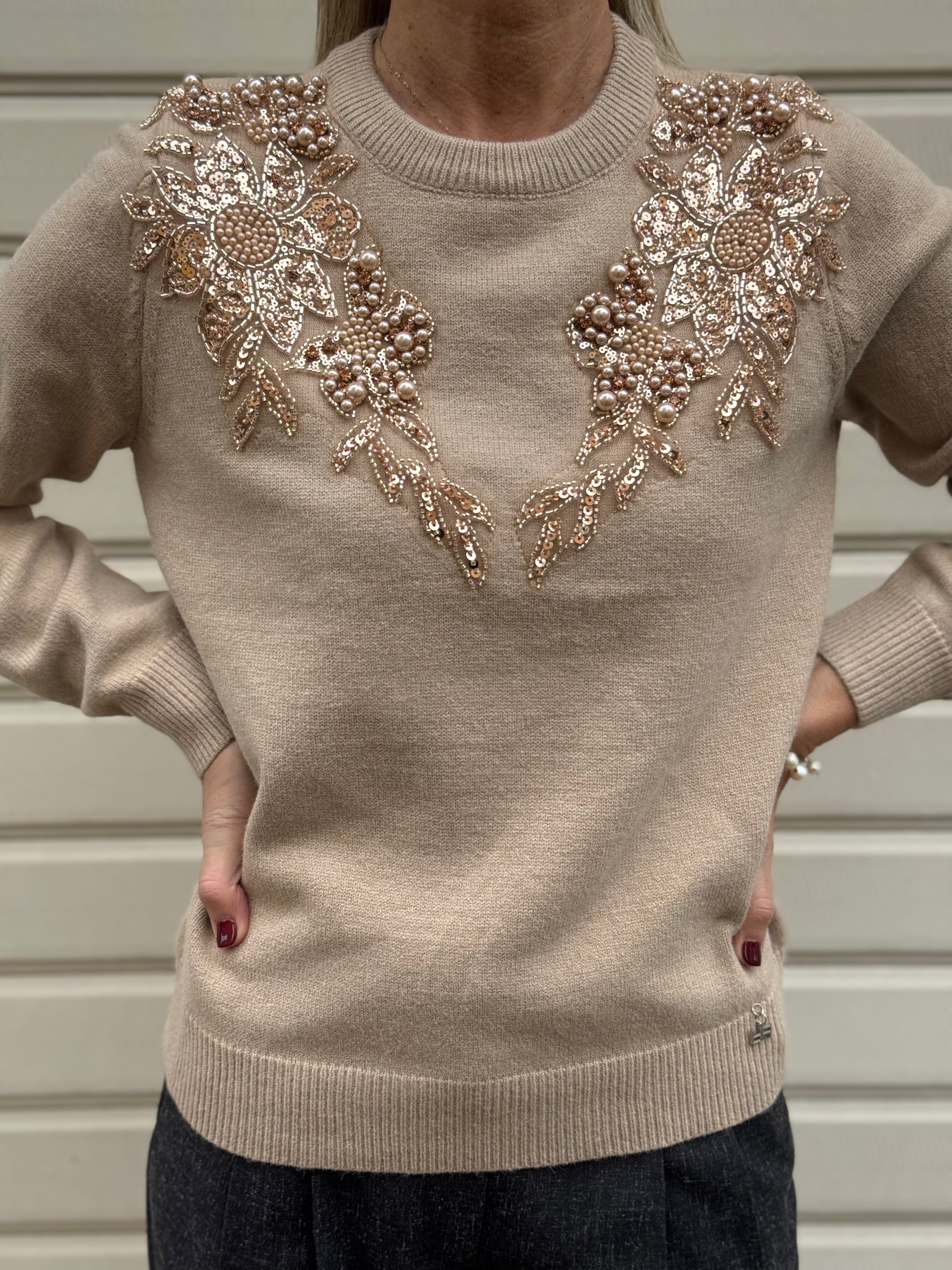 Maglia girocollo perle artigli