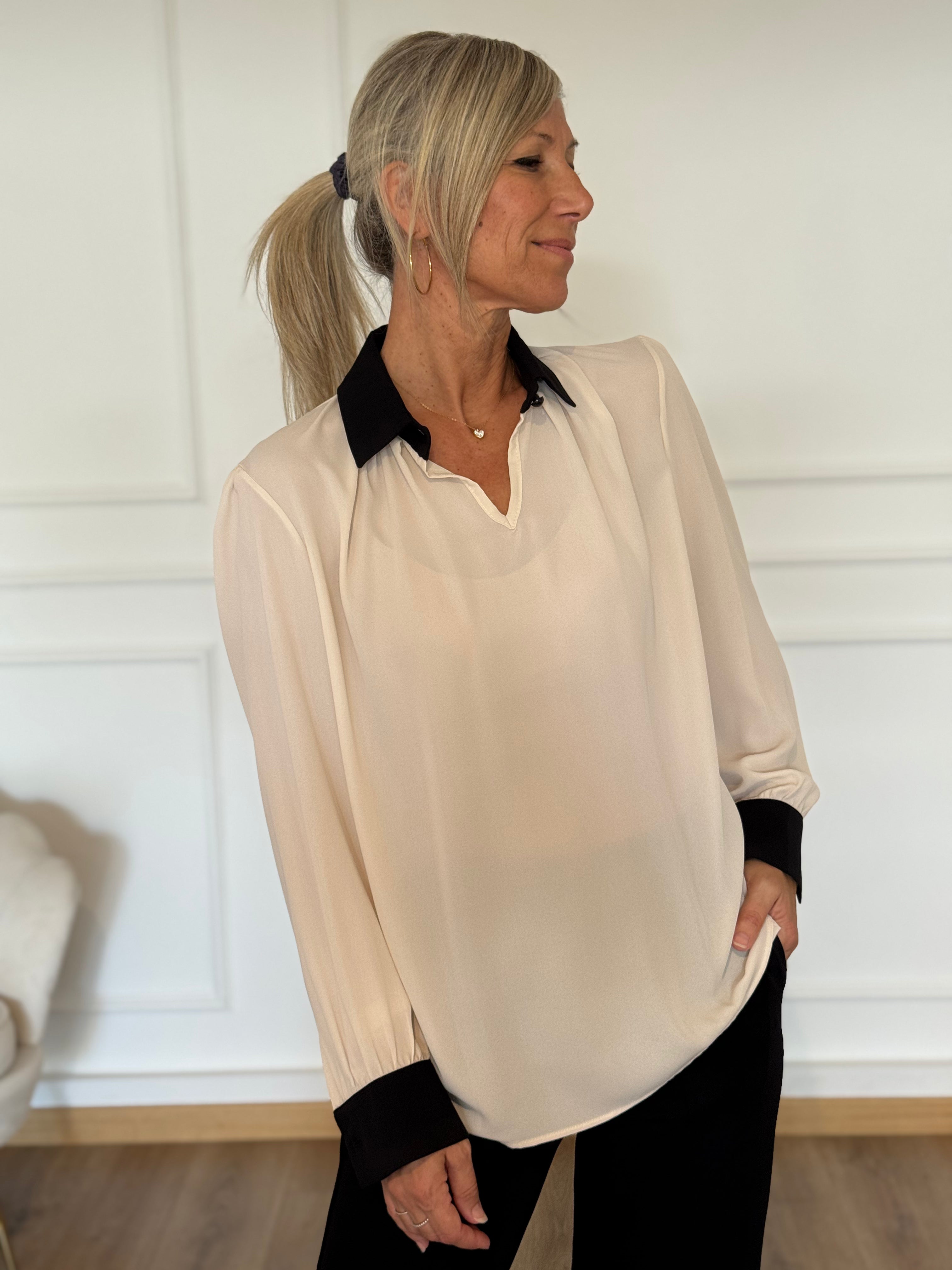 Blusa colletto e polsini a contrasto mimì