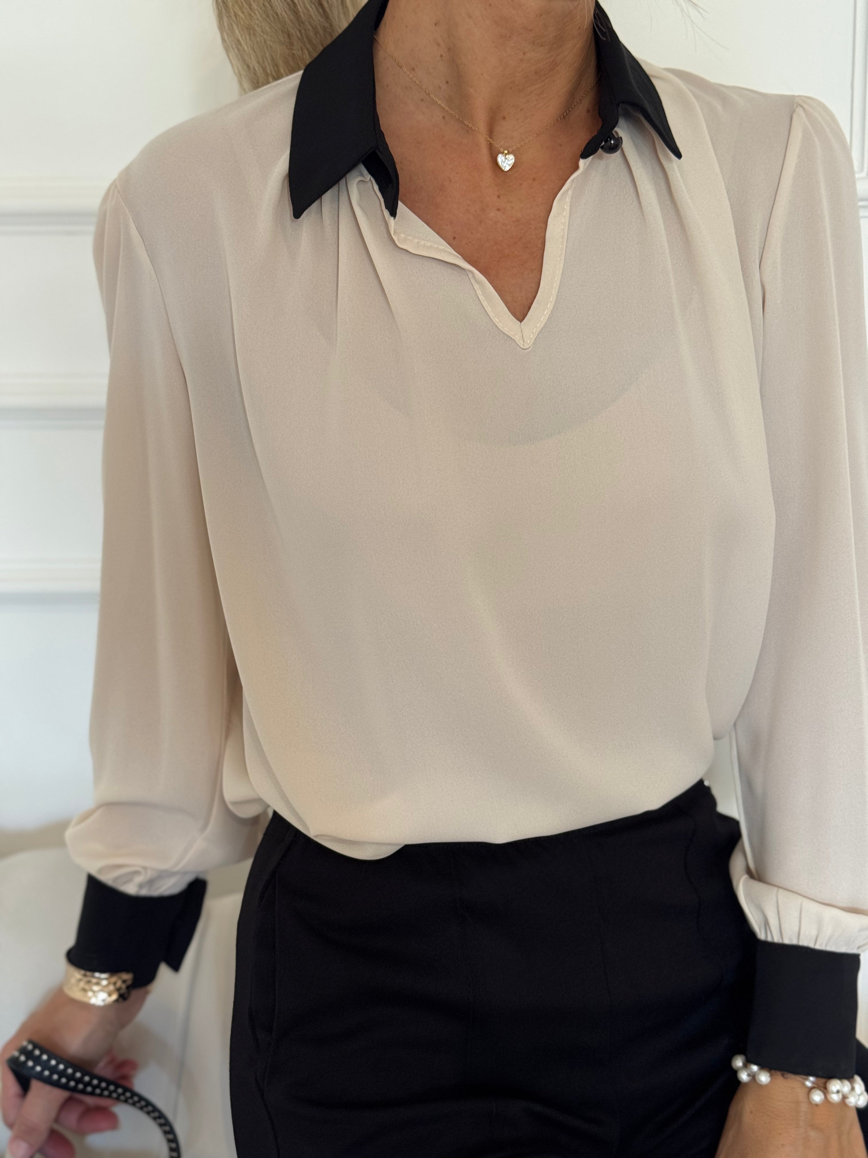 Blusa colletto e polsini a contrasto mimì