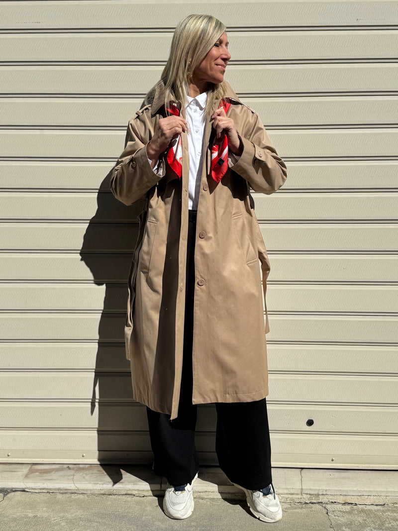 Trench con foulard imperial