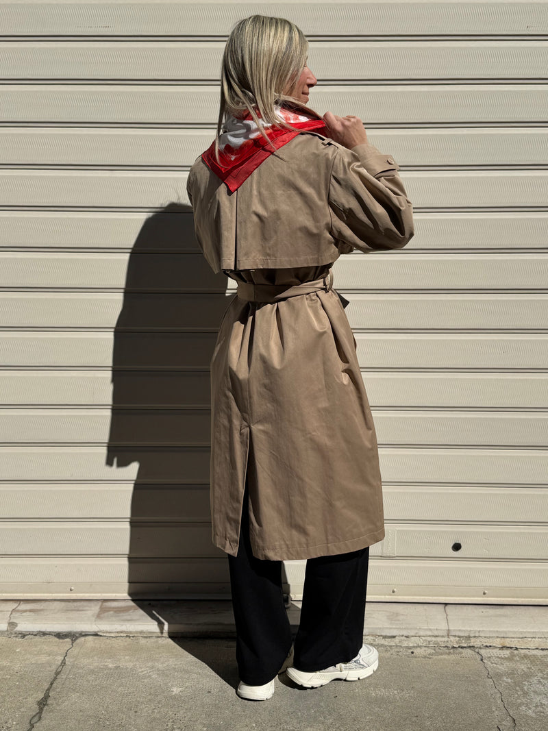 Trench con foulard imperial