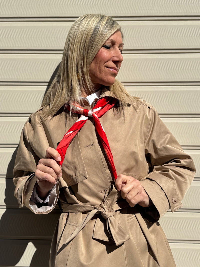 Trench con foulard imperial