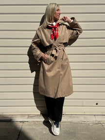 Trench con foulard imperial