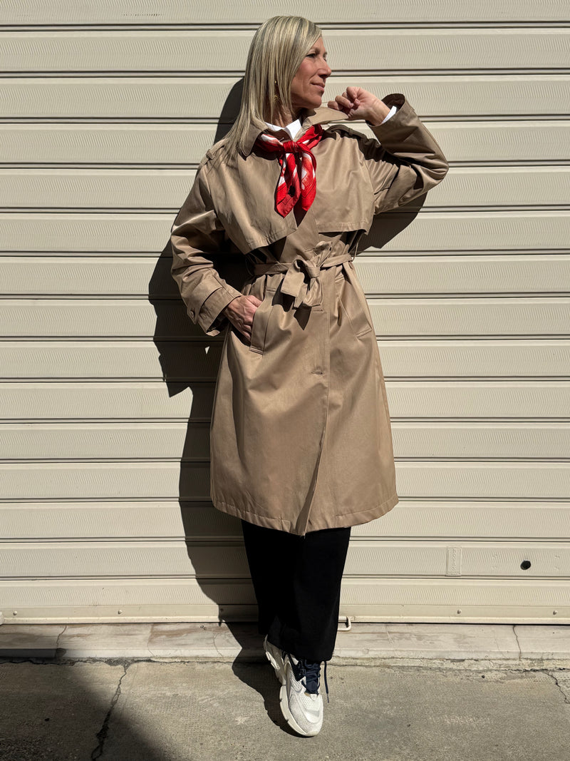 Trench con foulard imperial