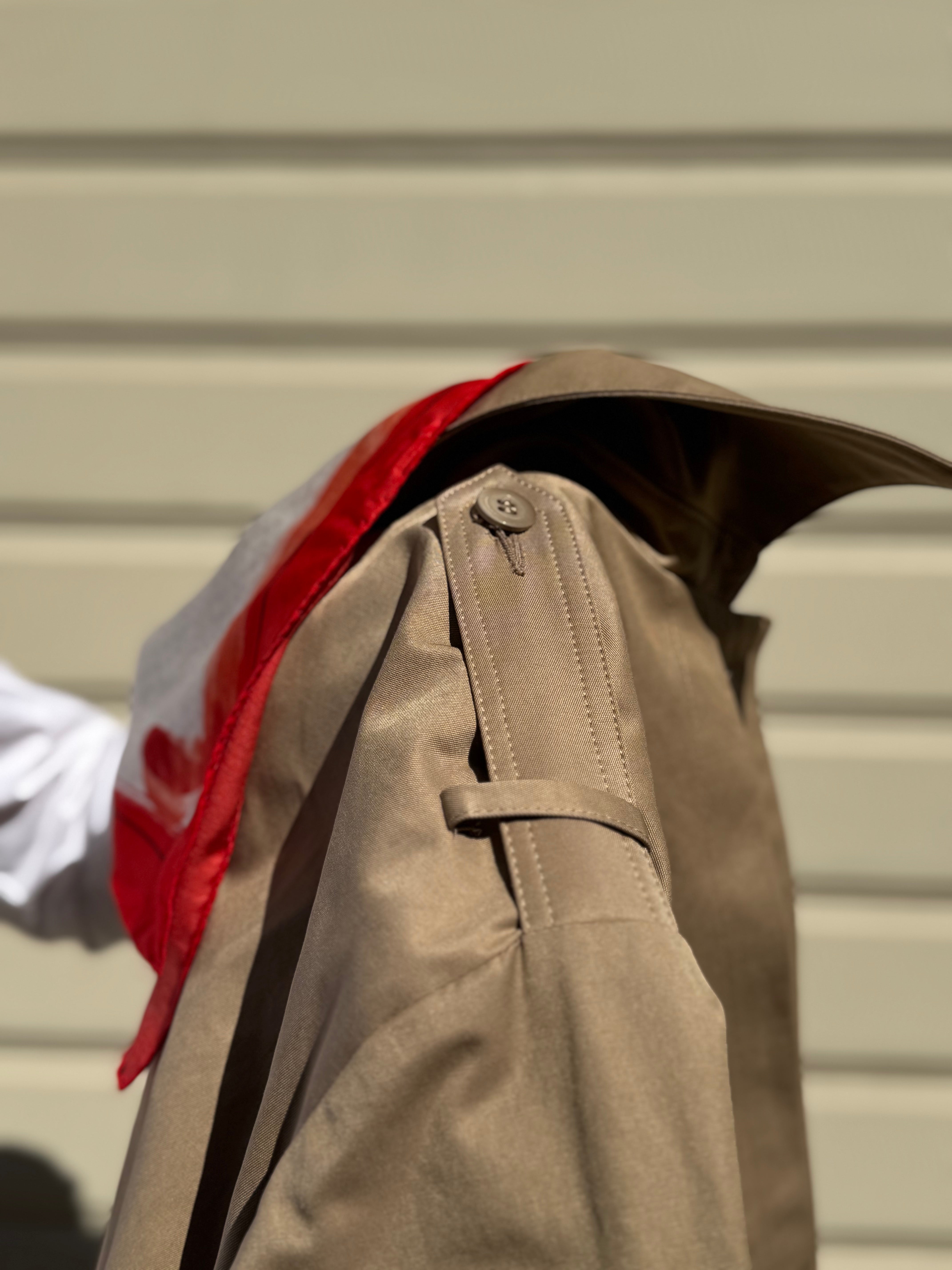 Trench con foulard imperial