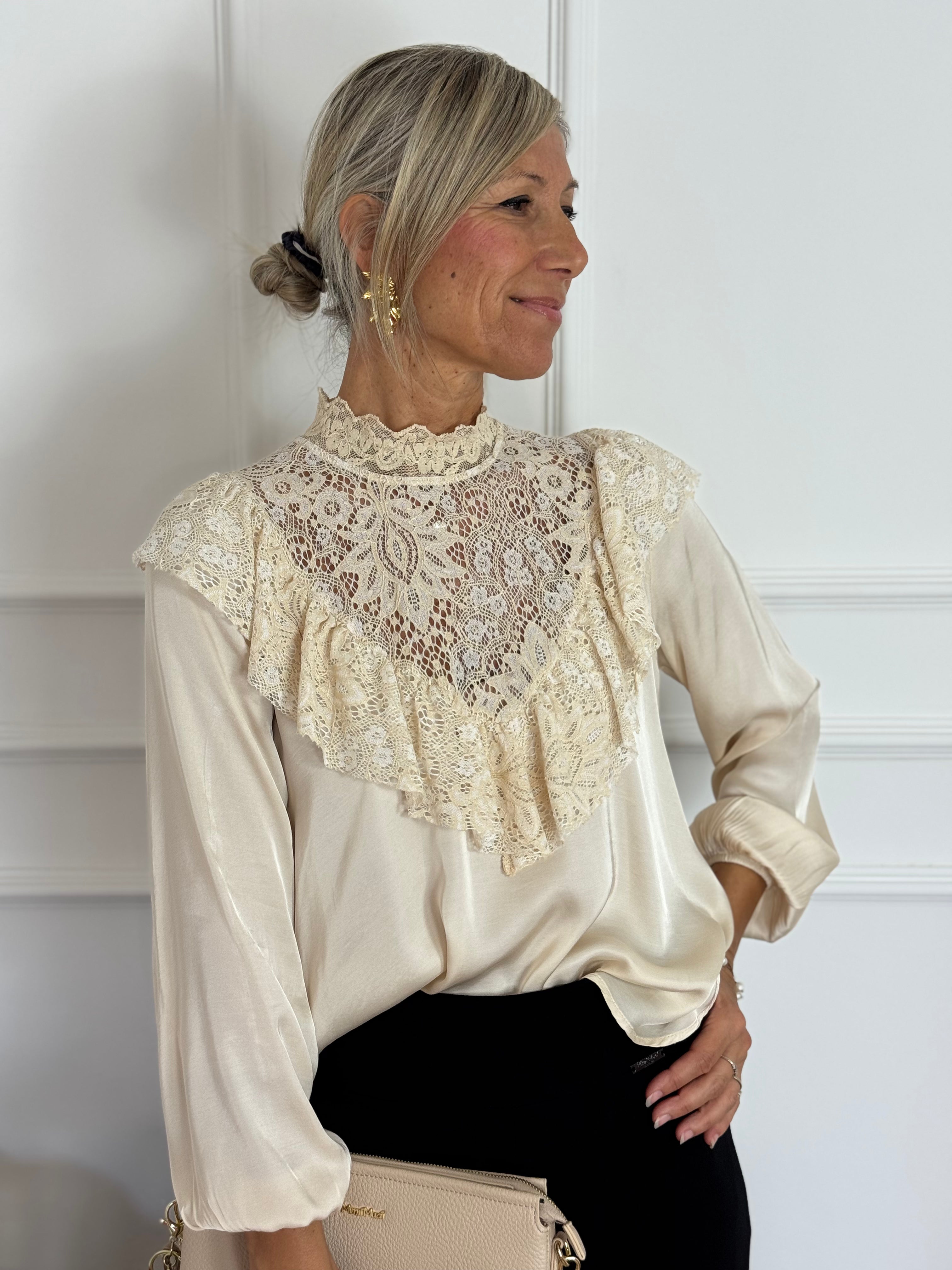 Blusa volant raso pizzo mimì