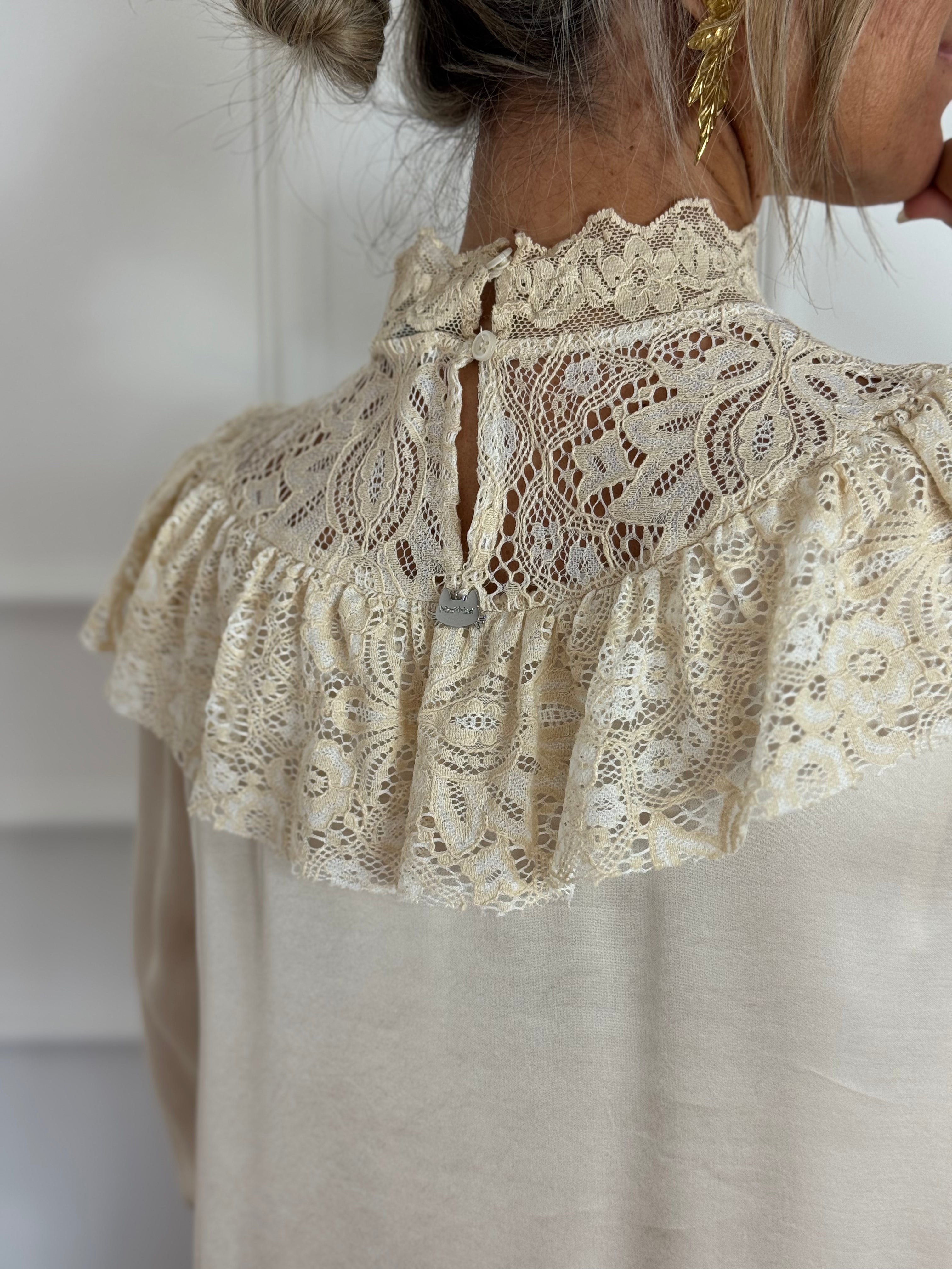 Blusa volant raso pizzo mimì