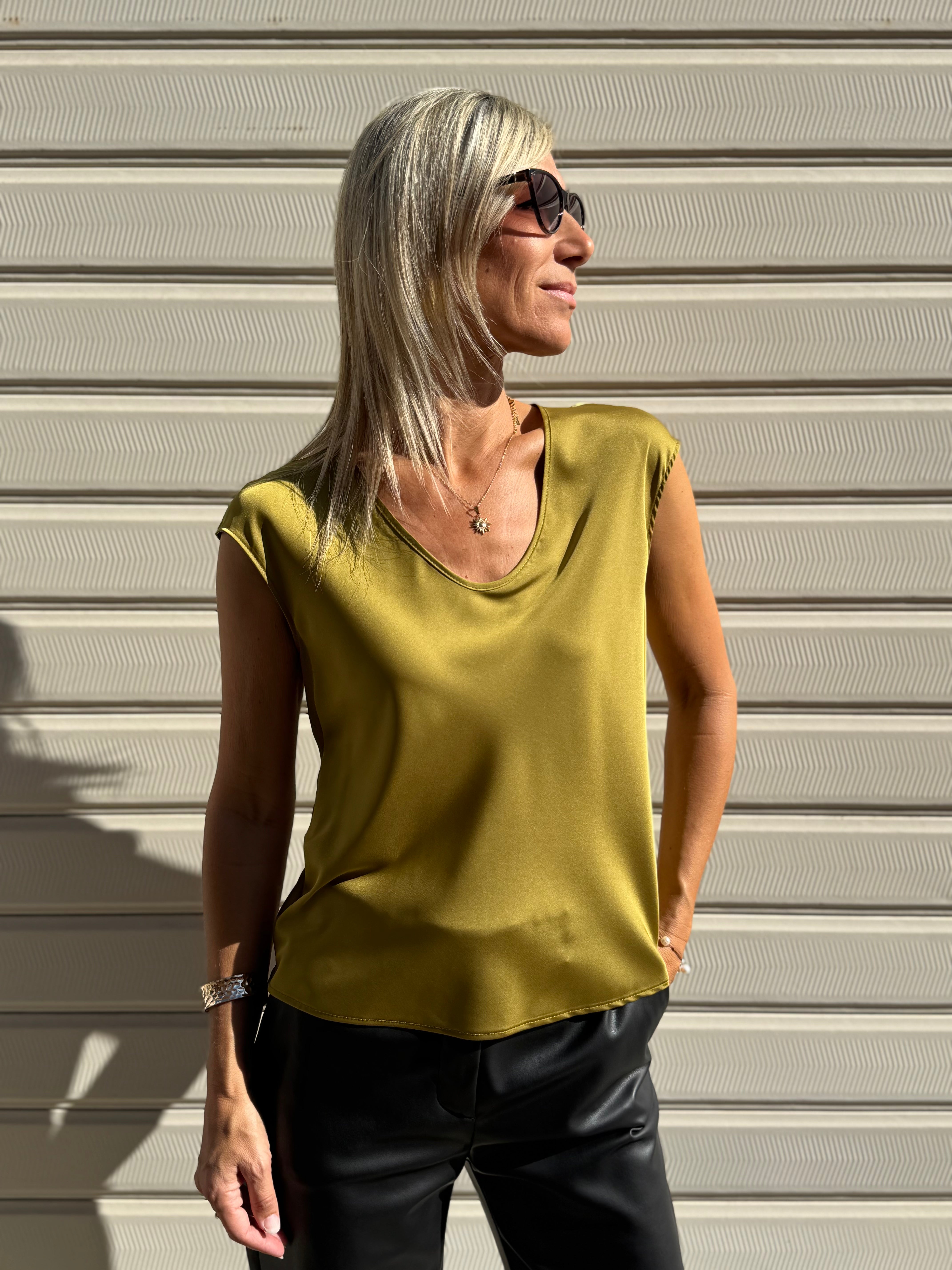 Blusa scollo v raso