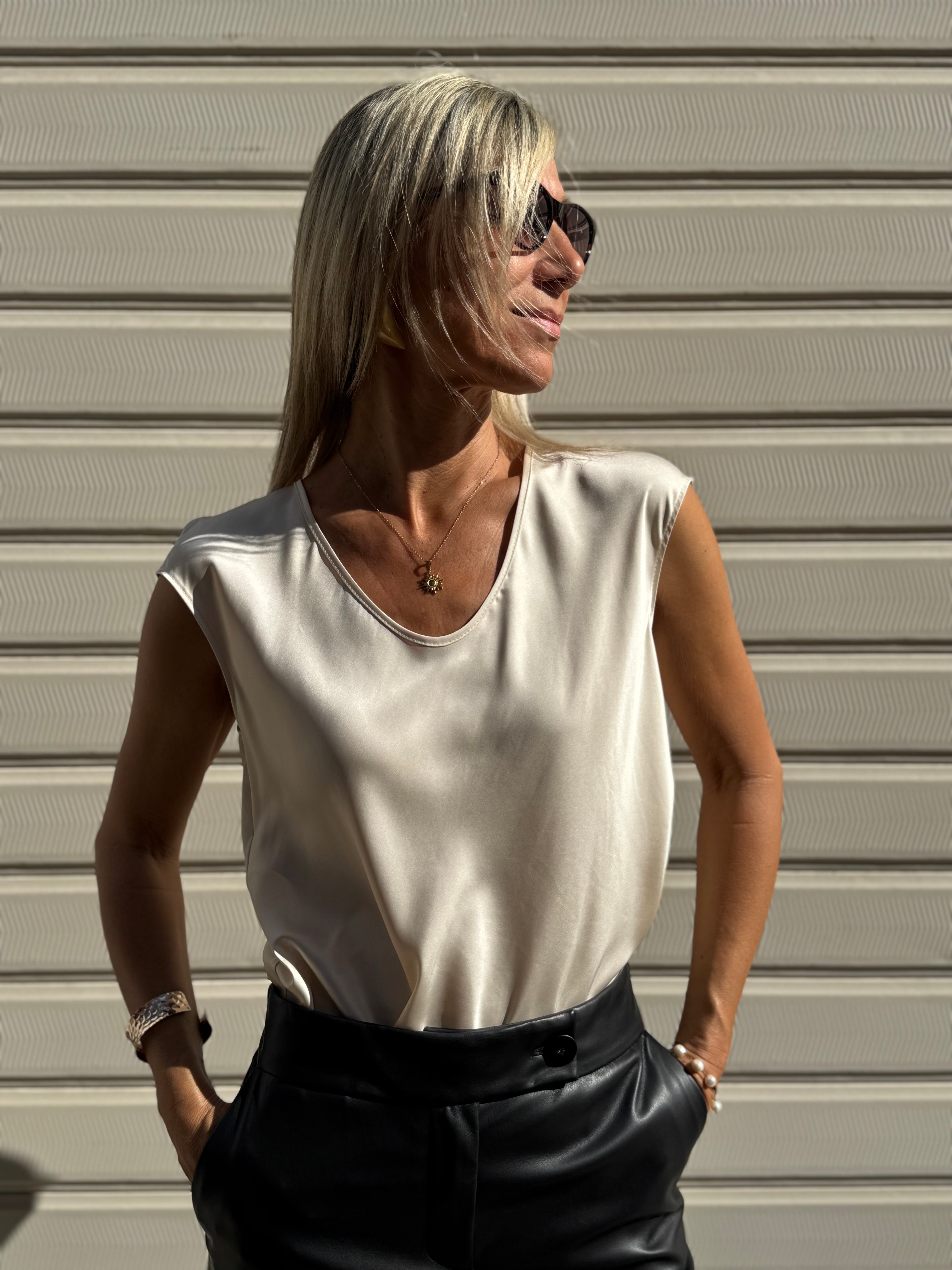Blusa scollo v raso